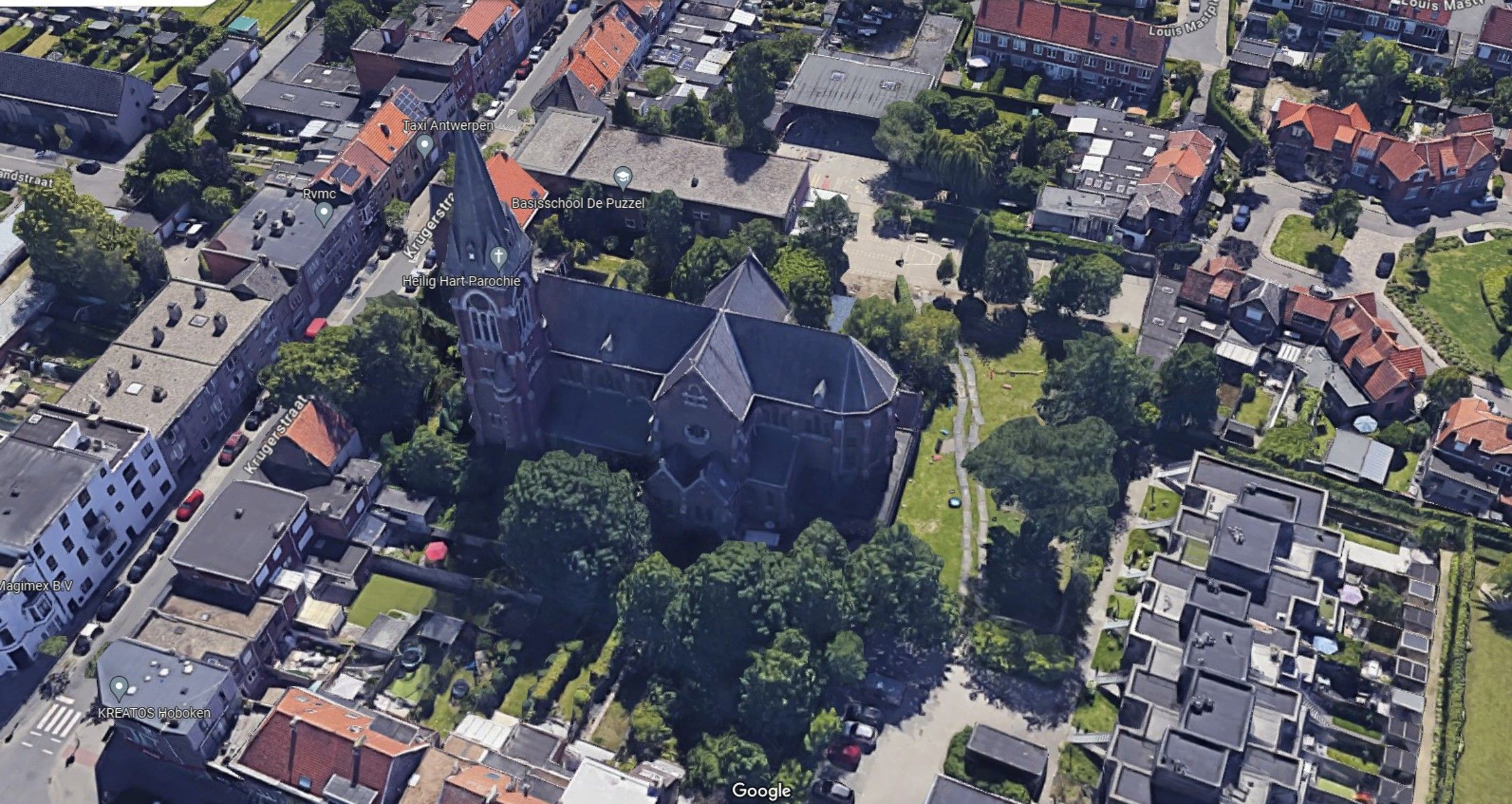 KERK met bouwgrond en pastorij foto 2