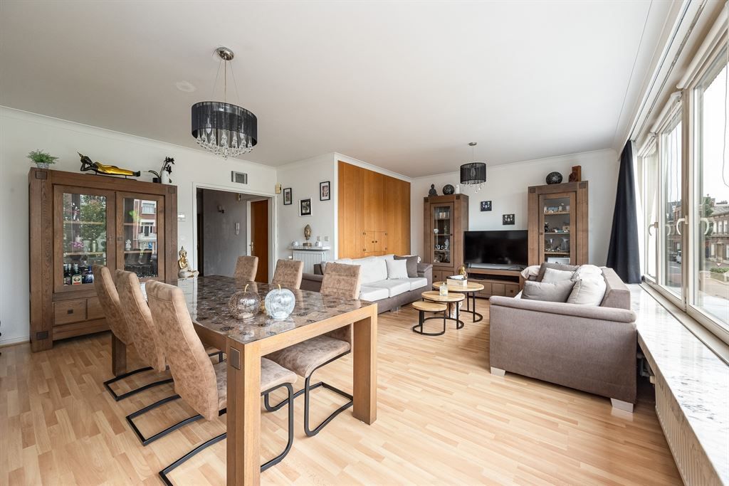 Woning vol potentieel met grote zonnige tuin foto 4