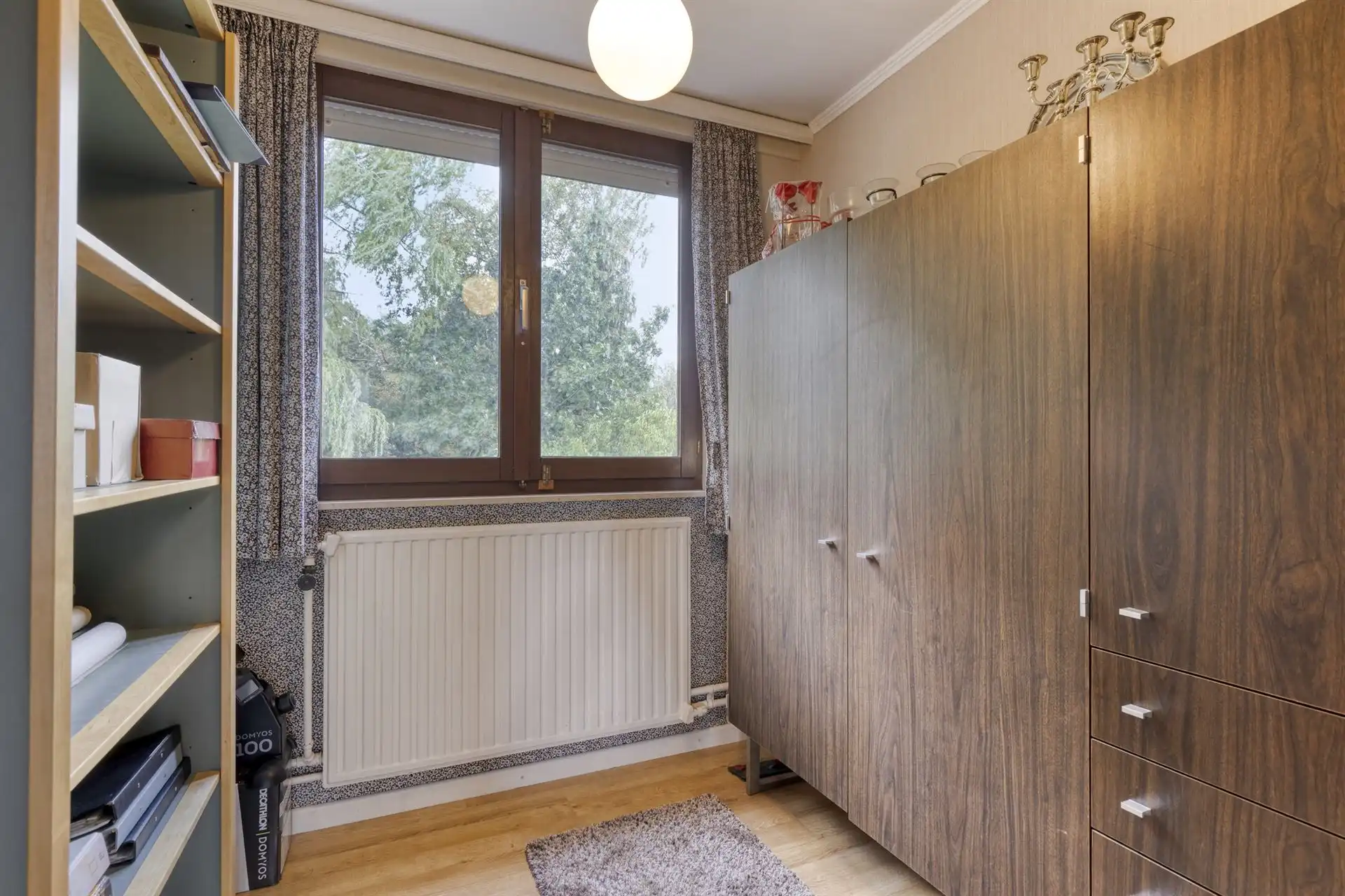 Te renoveren woning met 4 slaapkamers, 2 garages en tuin.  foto 13