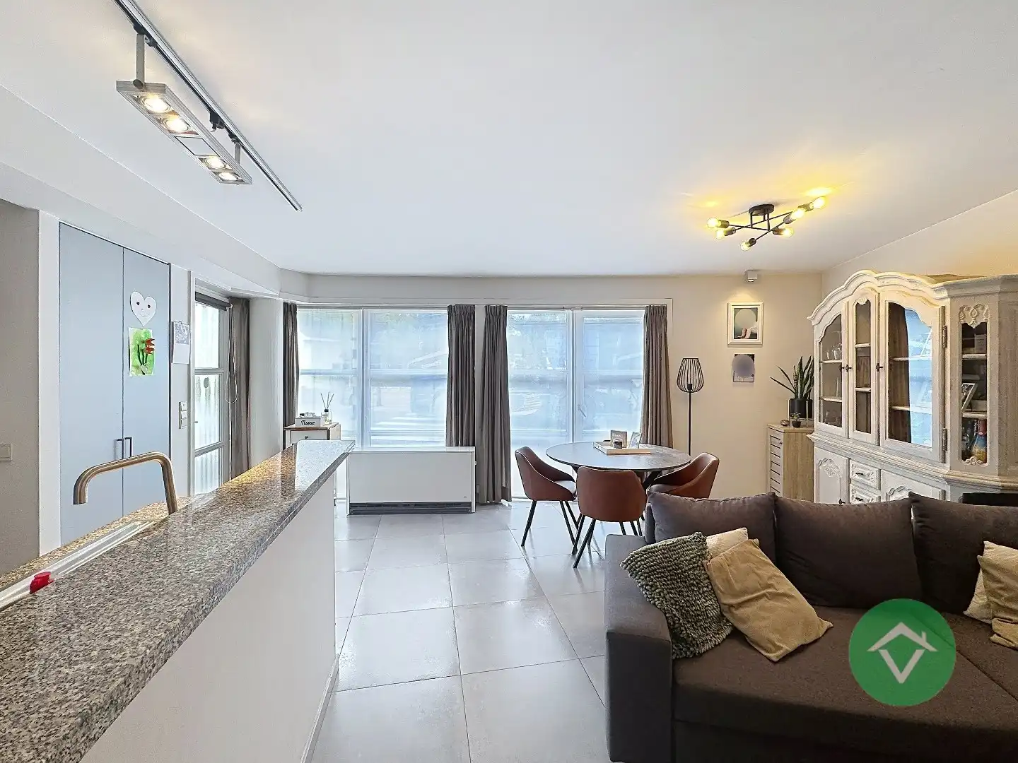 Volledig gerenoveerd handelspand met woonst en garage te Koekelare foto 7