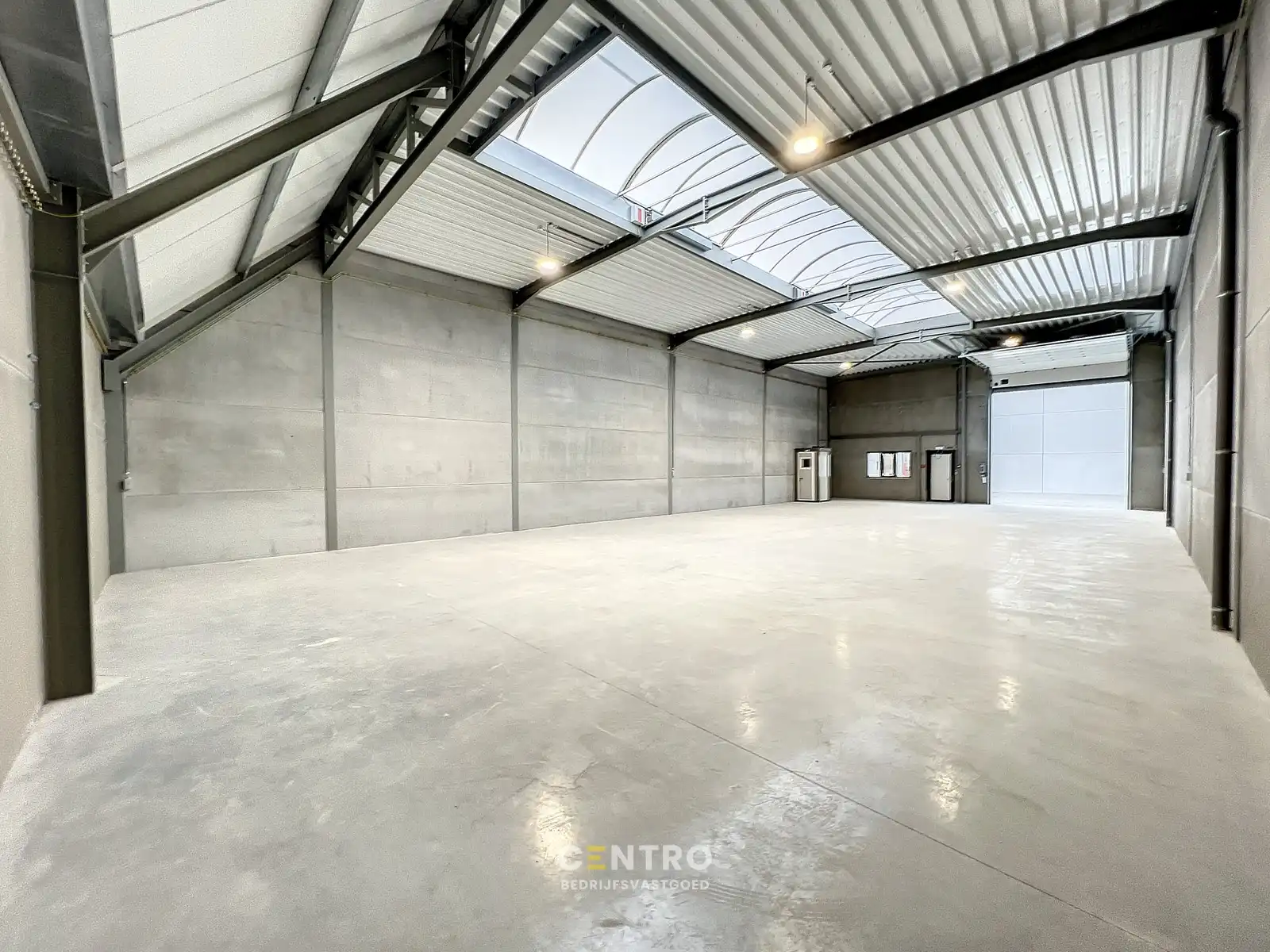 NB MAGAZIJN (312m2), voorzien van sectionaalpoort, deur, raam (voor kantoor) en 2 private parkeerplaatsen op industriezone te Waregem. foto 11