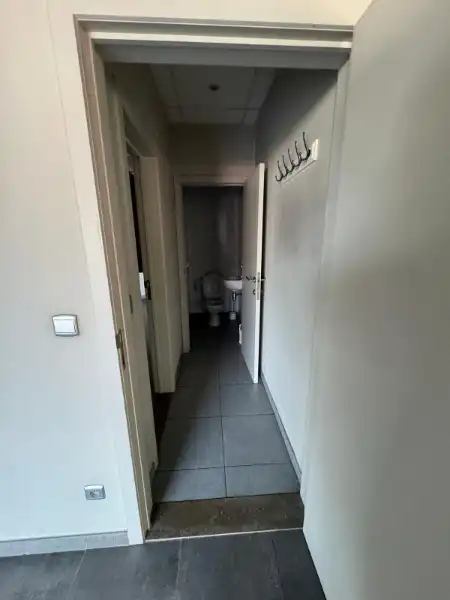 Handelspand van 122 m² in Genk-centrum, tegenover Shopping 1 foto 10