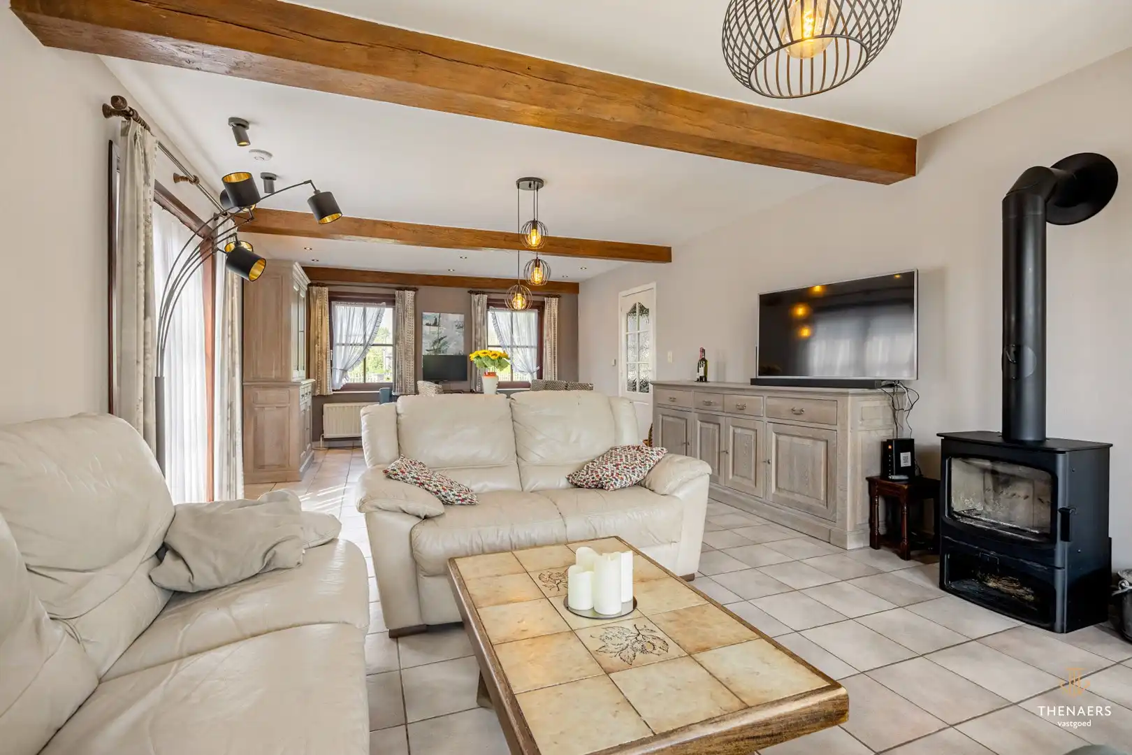 Ruime halfopen woning met 3 slaapkamers en prachtige tuin. foto 5