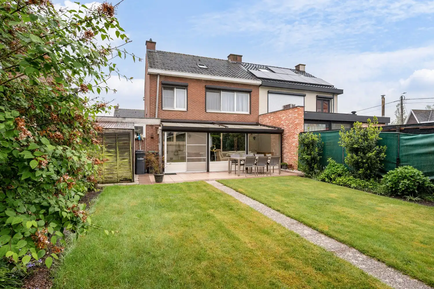 Charmante gezinswoning met 3 slaapkamers, veranda en tuin. foto 26