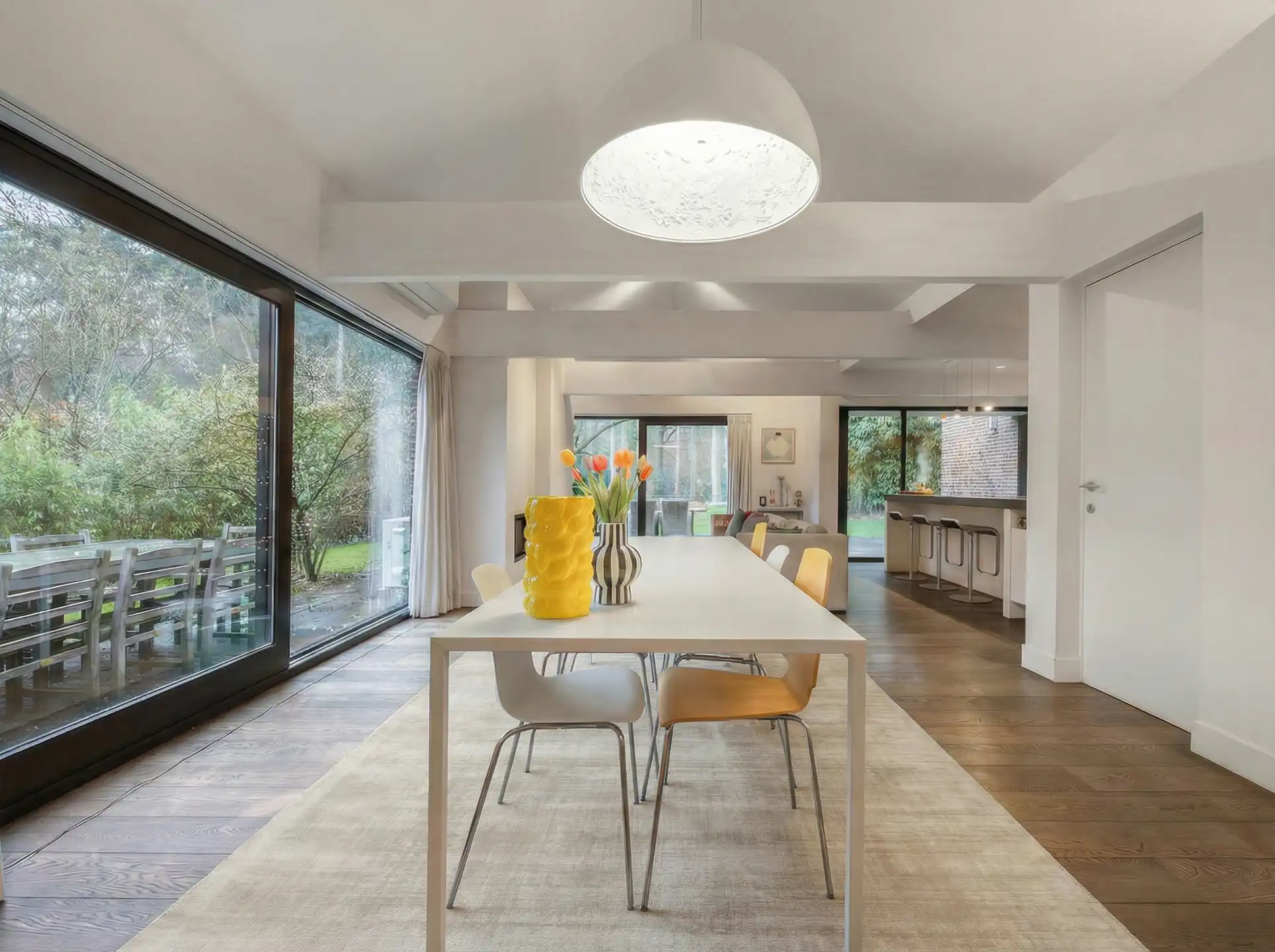 Karakterwoning met brutalistische gevel  in Hof ter Linden foto 10