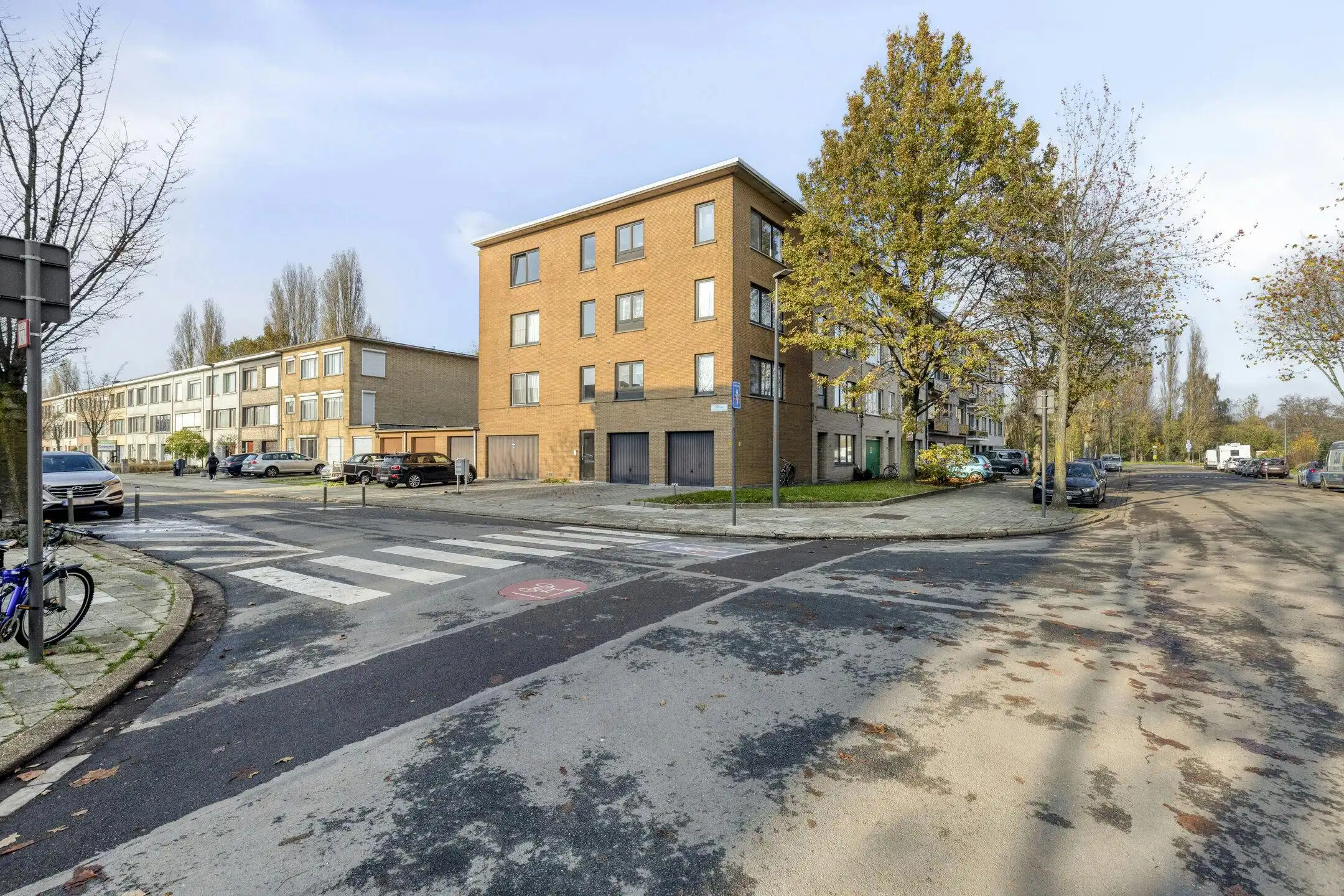 Opbrengsteigendom in de gegeerde "Vogeltjeswijk" te Merksem foto {{pictureIndex}}