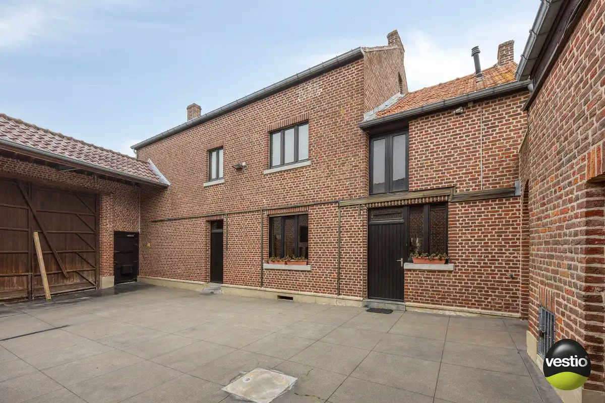 VIERKANTSHOEVE MET 4 BIJHORENDE VARKENSSTALLEN TE SINT-HUIBRECHTS-HERN op 65A79CA. foto 5