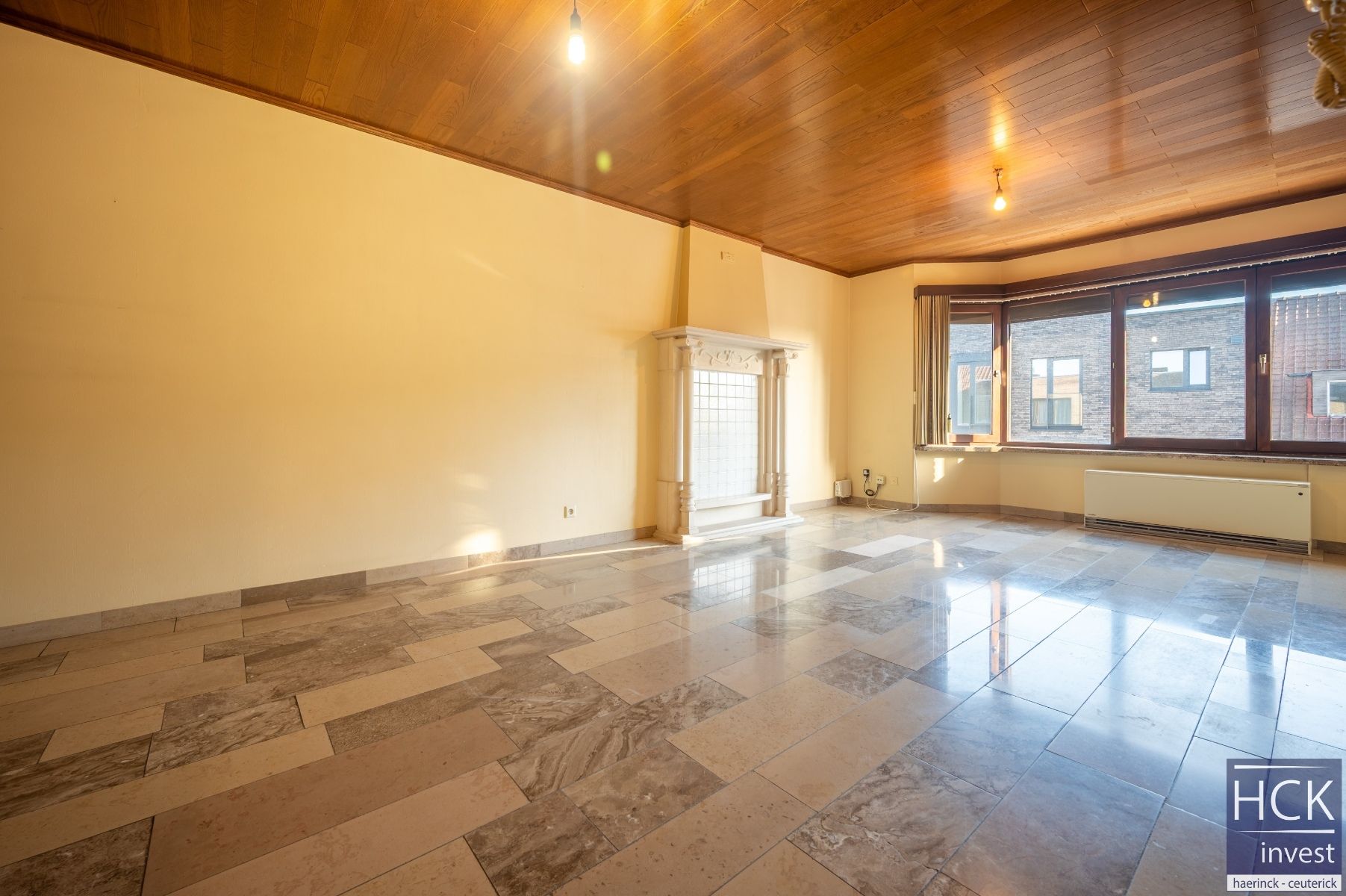 DEINZE - Luxueus afgewerkt APP. met 2 SLPK. én garagebox op toplocatie foto 4