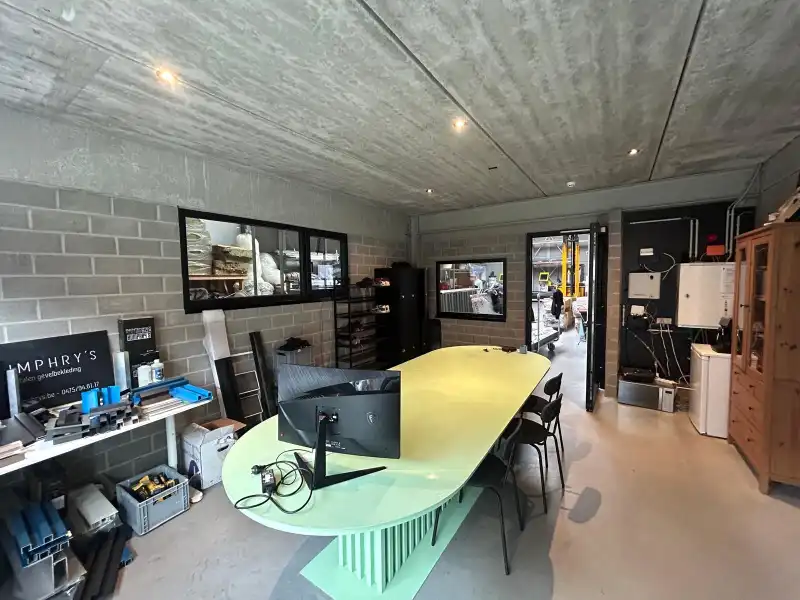 KMO-unit van 253 m² met kantoor en parking – topligging!! foto 7