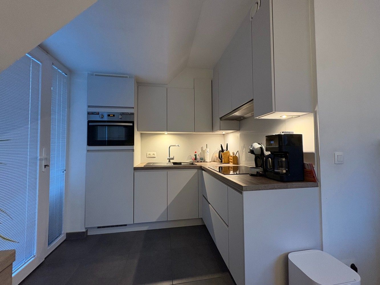 Dakappartement met 1 slaapkamer in het centrum van Hooglede foto 6