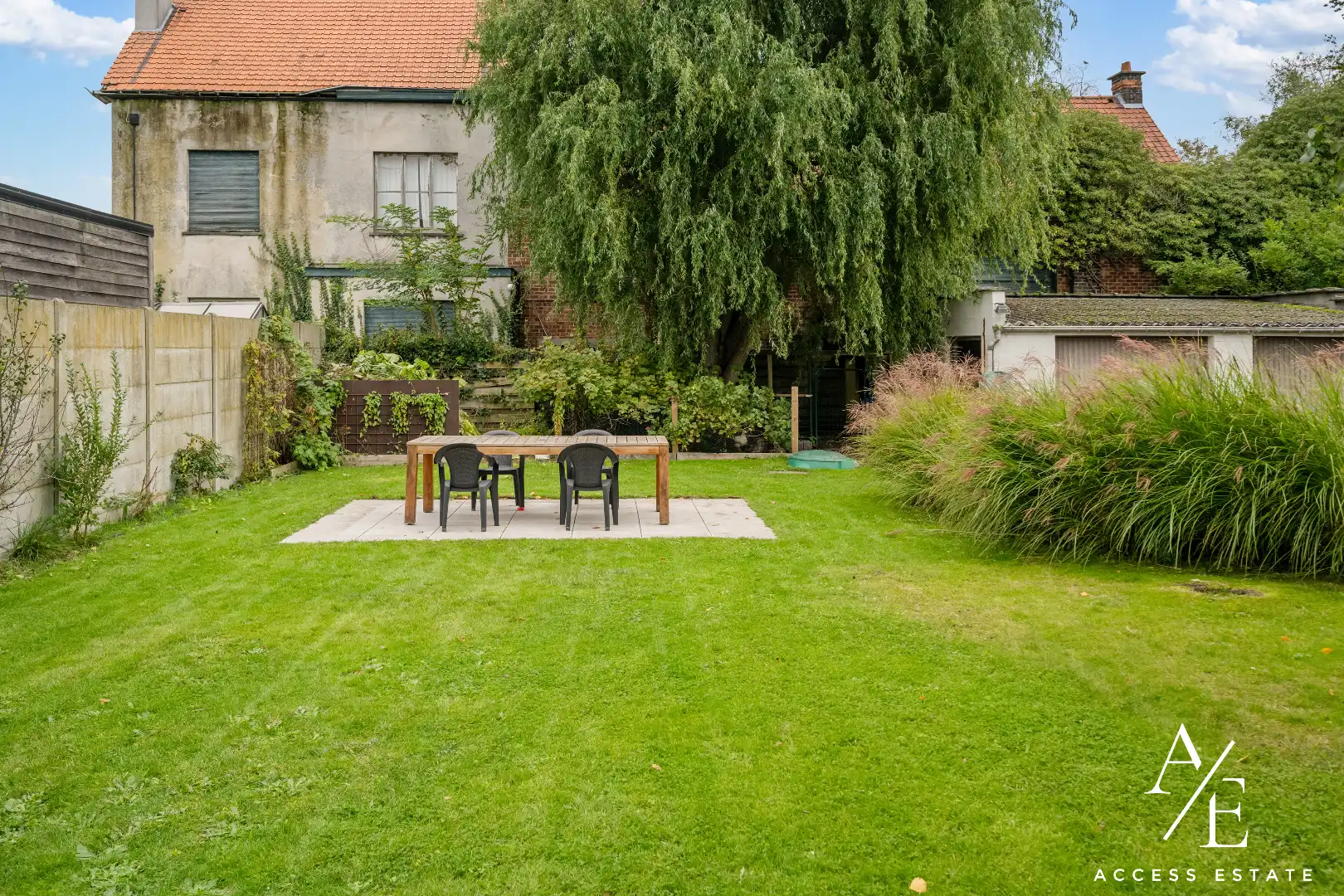 Ruime, gerenoveerde woning met prachtige stadstuin (600m²) en dubbele garage foto 25
