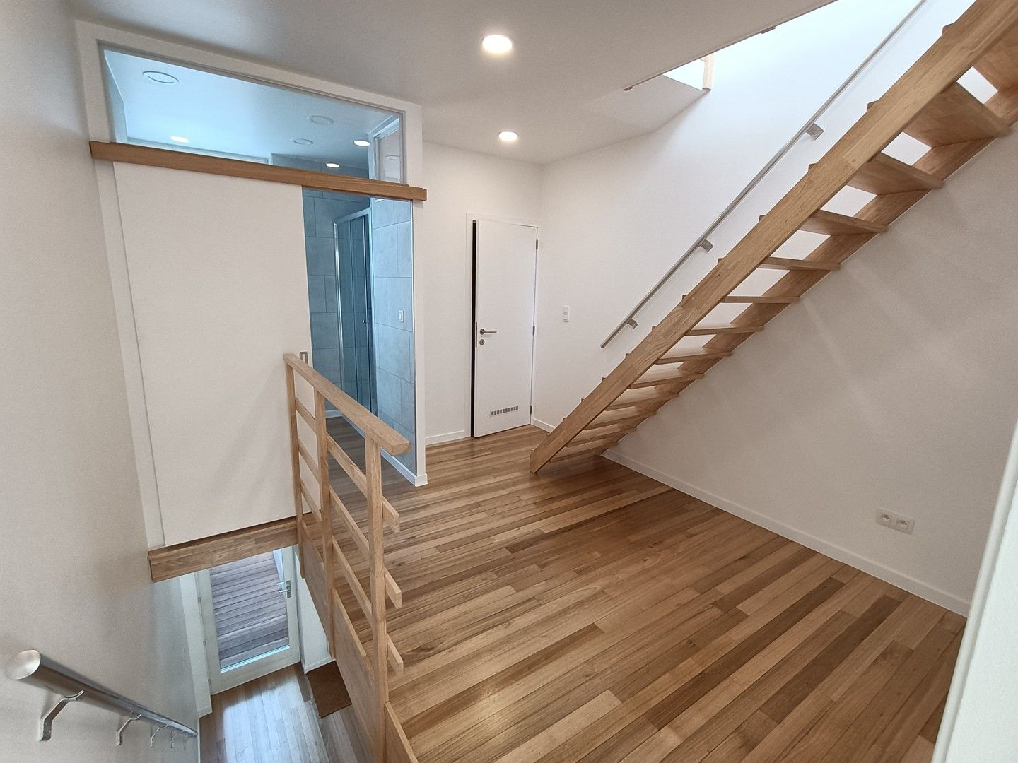 Instapklare, gezellige woning vlakbij centrum Heule! foto 6