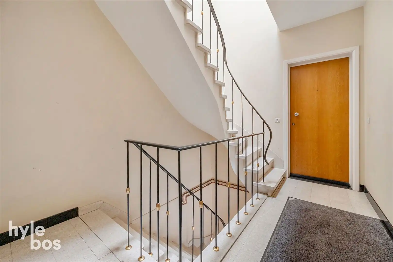 Opbrengsteigendom van 3 appartementen + 3 garages foto 9