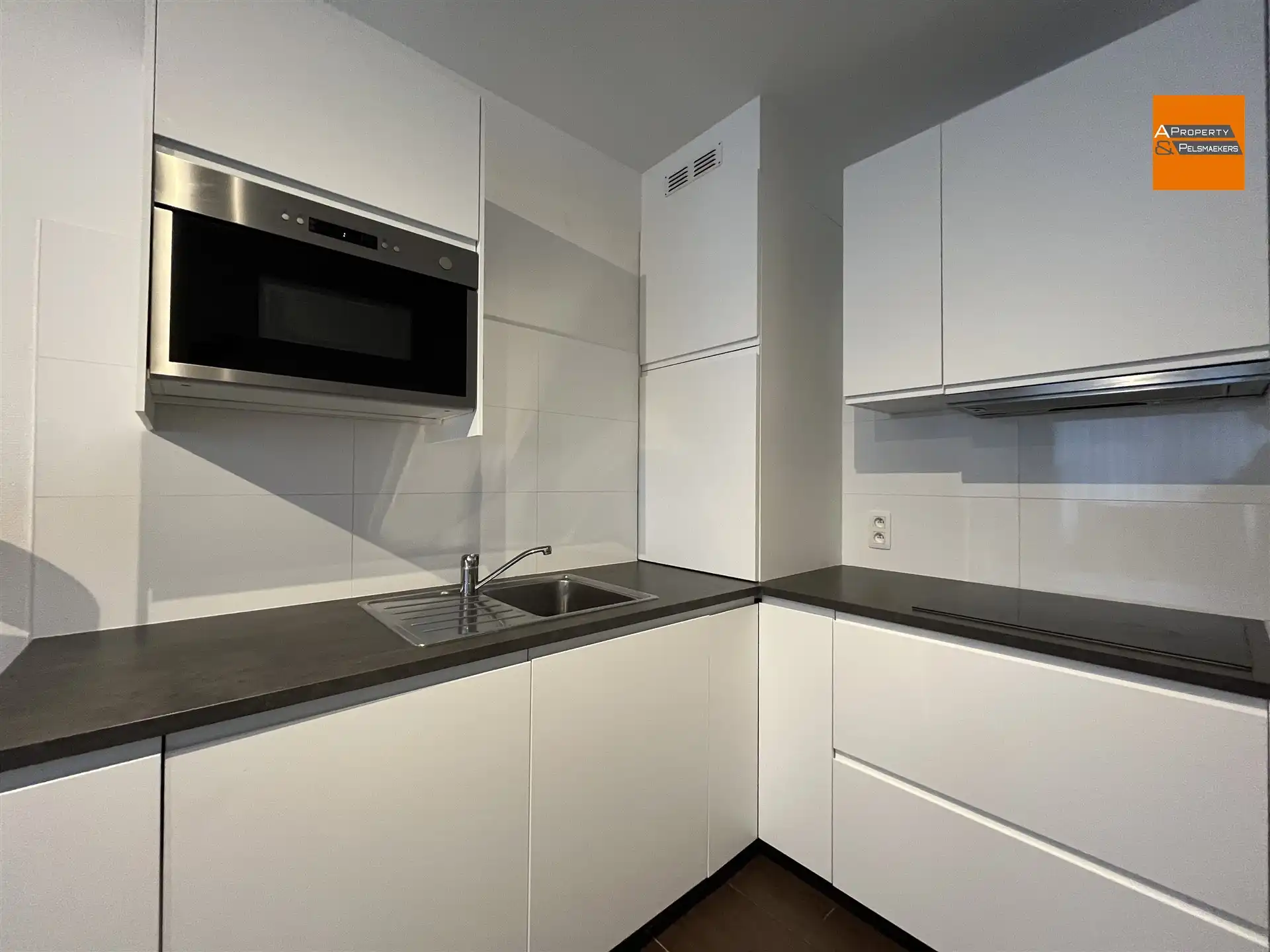 Flat 1 slaapkamer met ondergrondse staanplaats foto 3