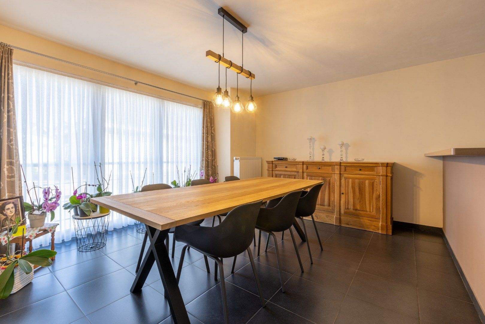 Gezellig, instaplaar app met 2 slk, terras en autostaanplaats foto 5