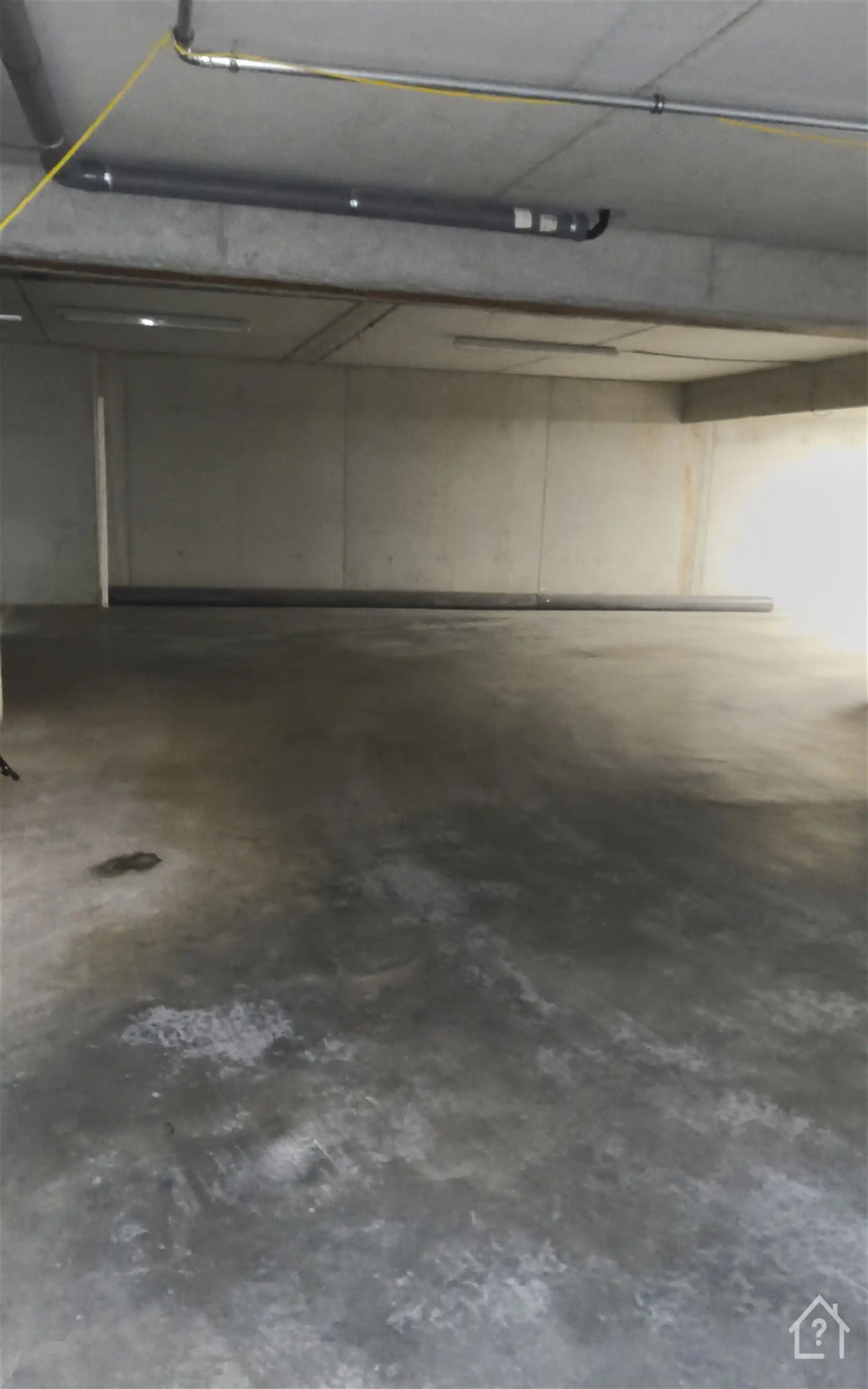 ruime ondergrondse autostaanplaats met aansluitende berging foto 6