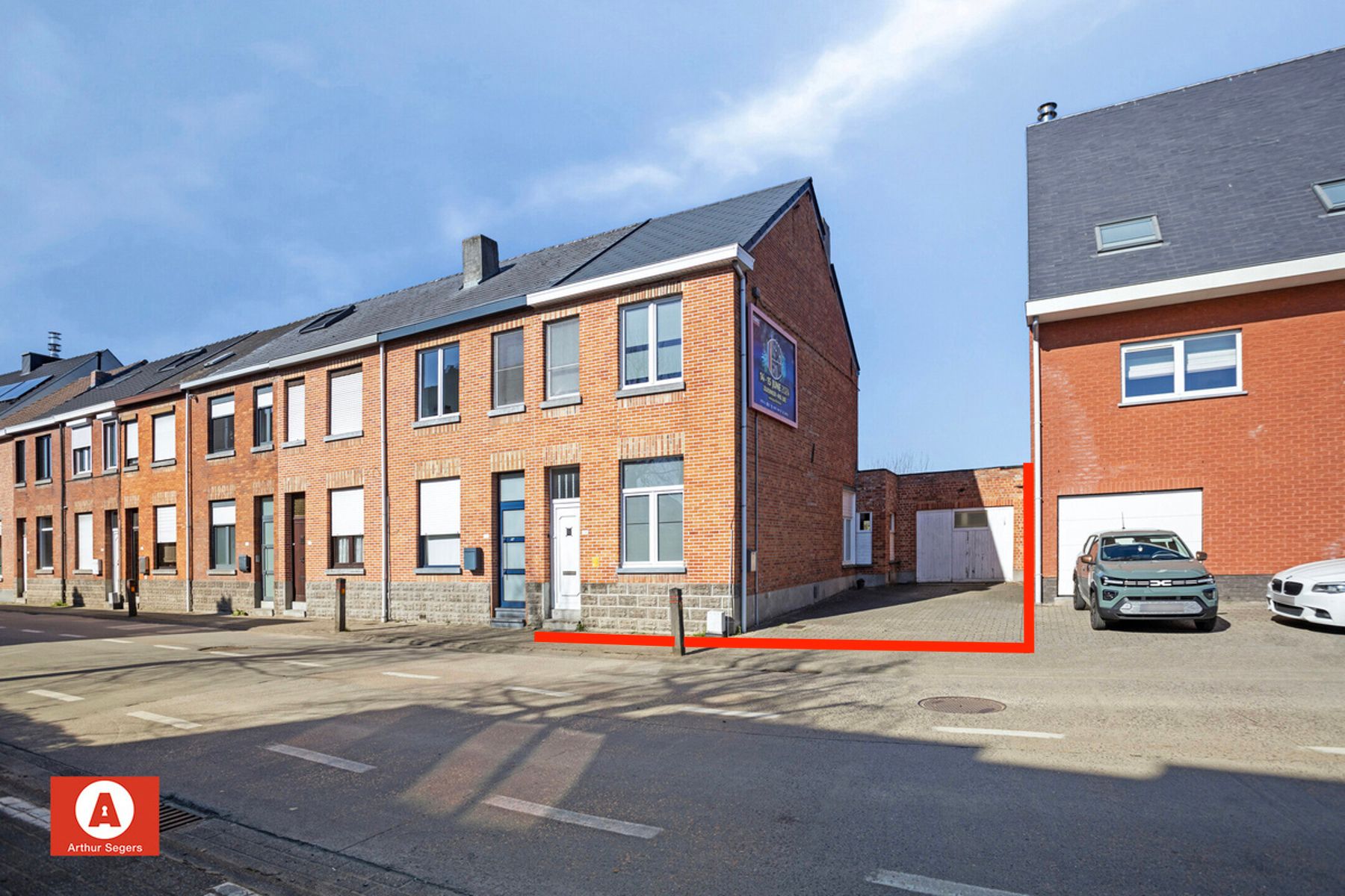 Hoofdfoto van de publicatie: Gezinswoning met 4 slaapkamers, tuin en gerenoveerd dak.