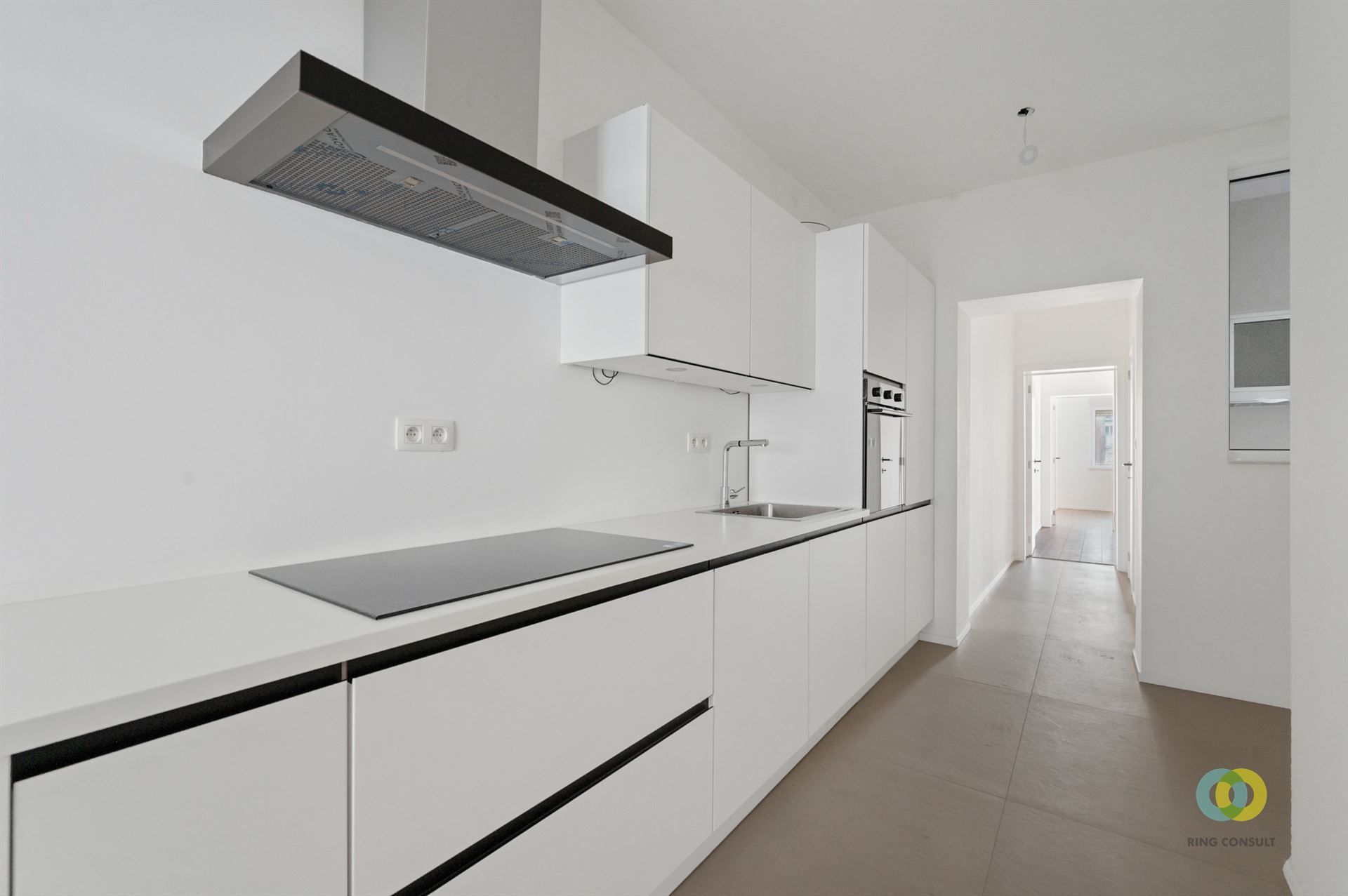 Gerenoveerd appartement met twee slaapkamers foto 4