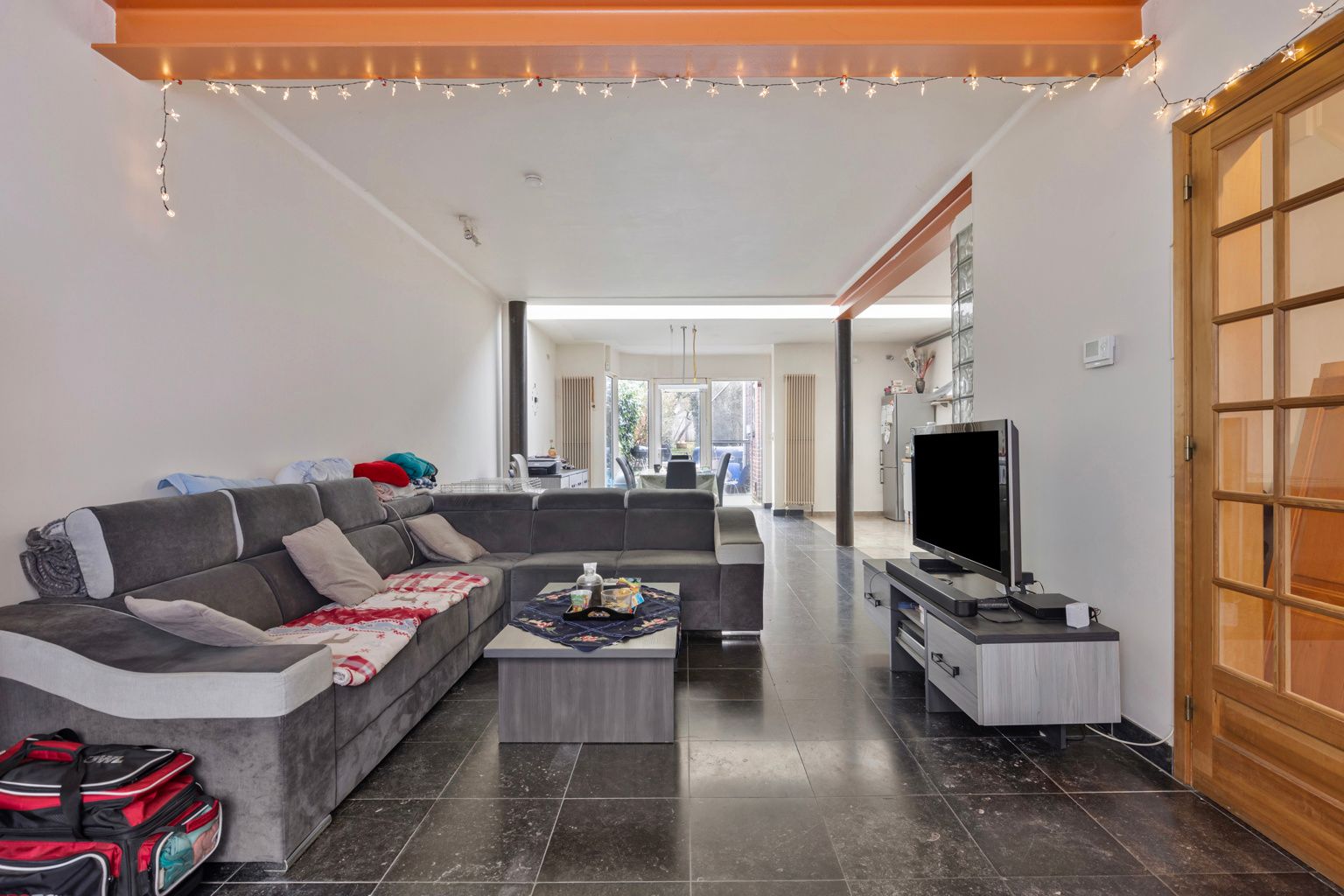 immo DAVID stelt voor: ruime gerenoveerde 2-gevelwoning foto 3