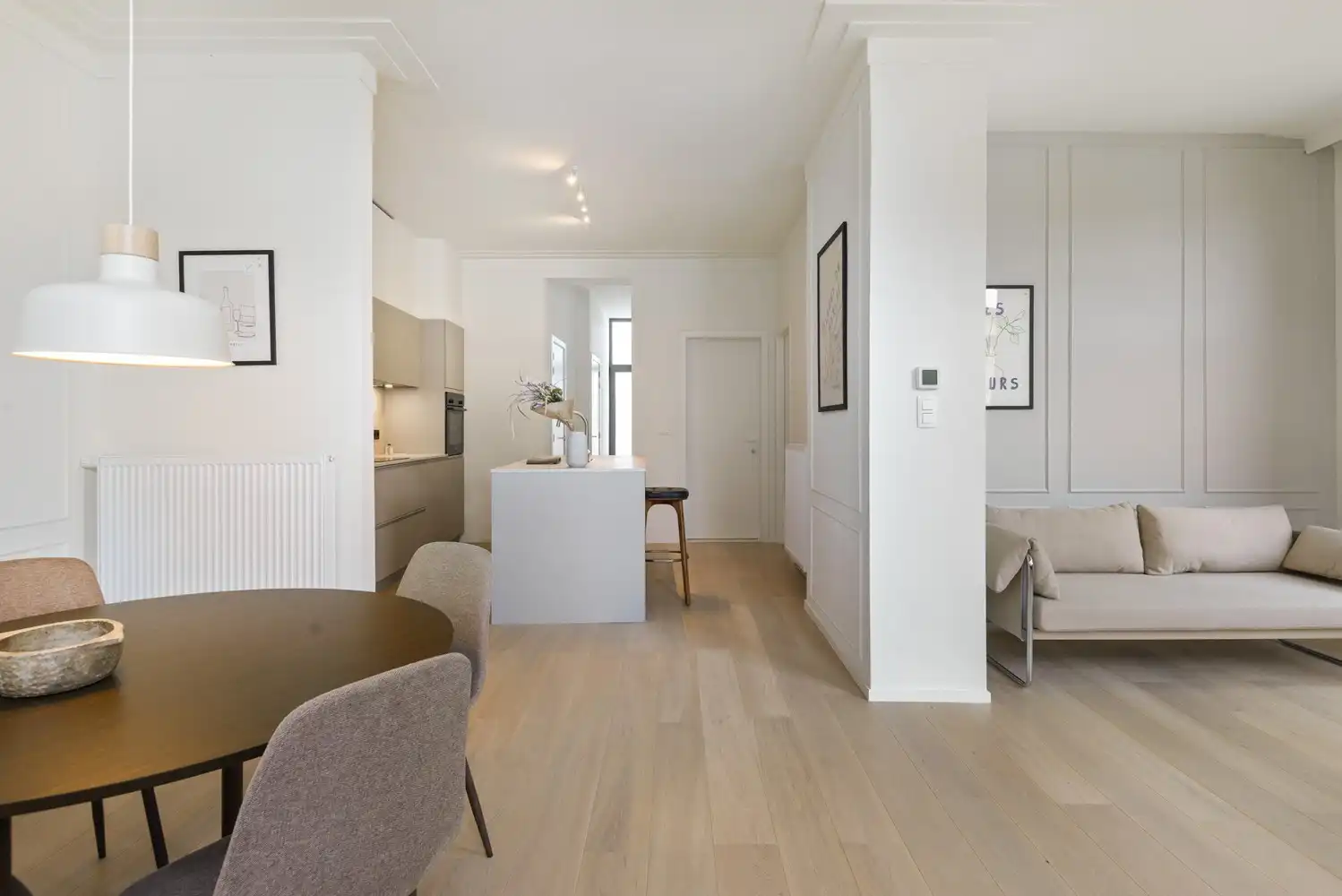 Gerenoveerd appartement met 2 slaapkamers , buitenruimte en groen zicht foto {{pictureIndex}}