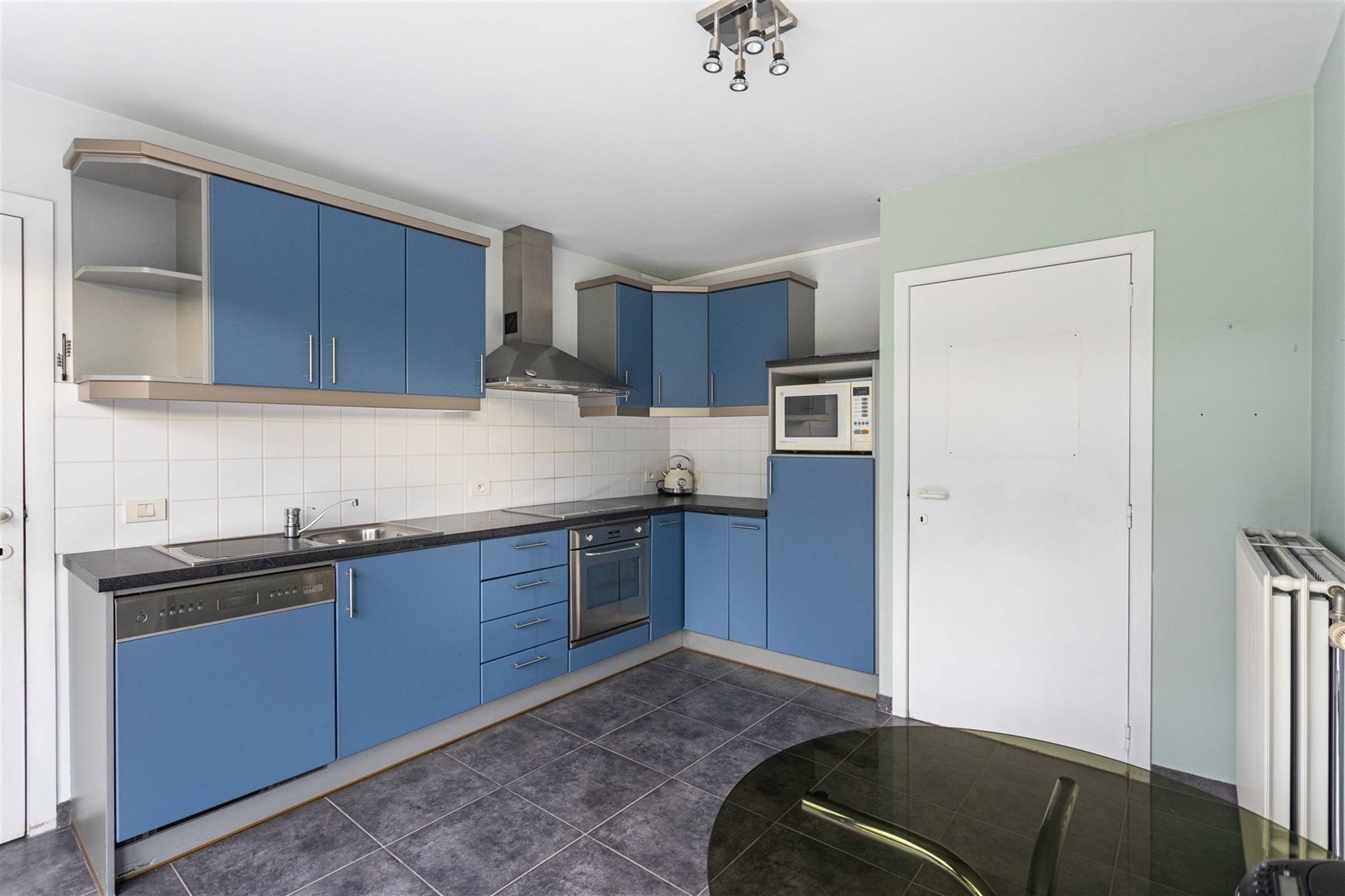 Ruime gezinswoning met zonnige tuin in Lievegem. foto 7