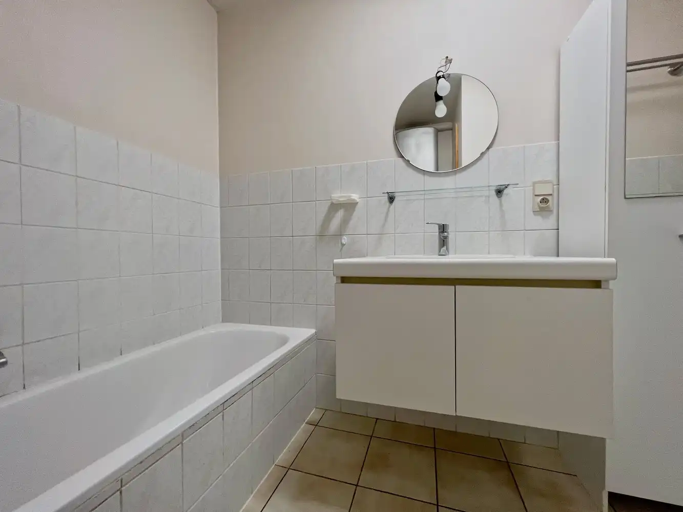 Lichtrijk en ruim appartement met 2 slpks. + terras! foto 7