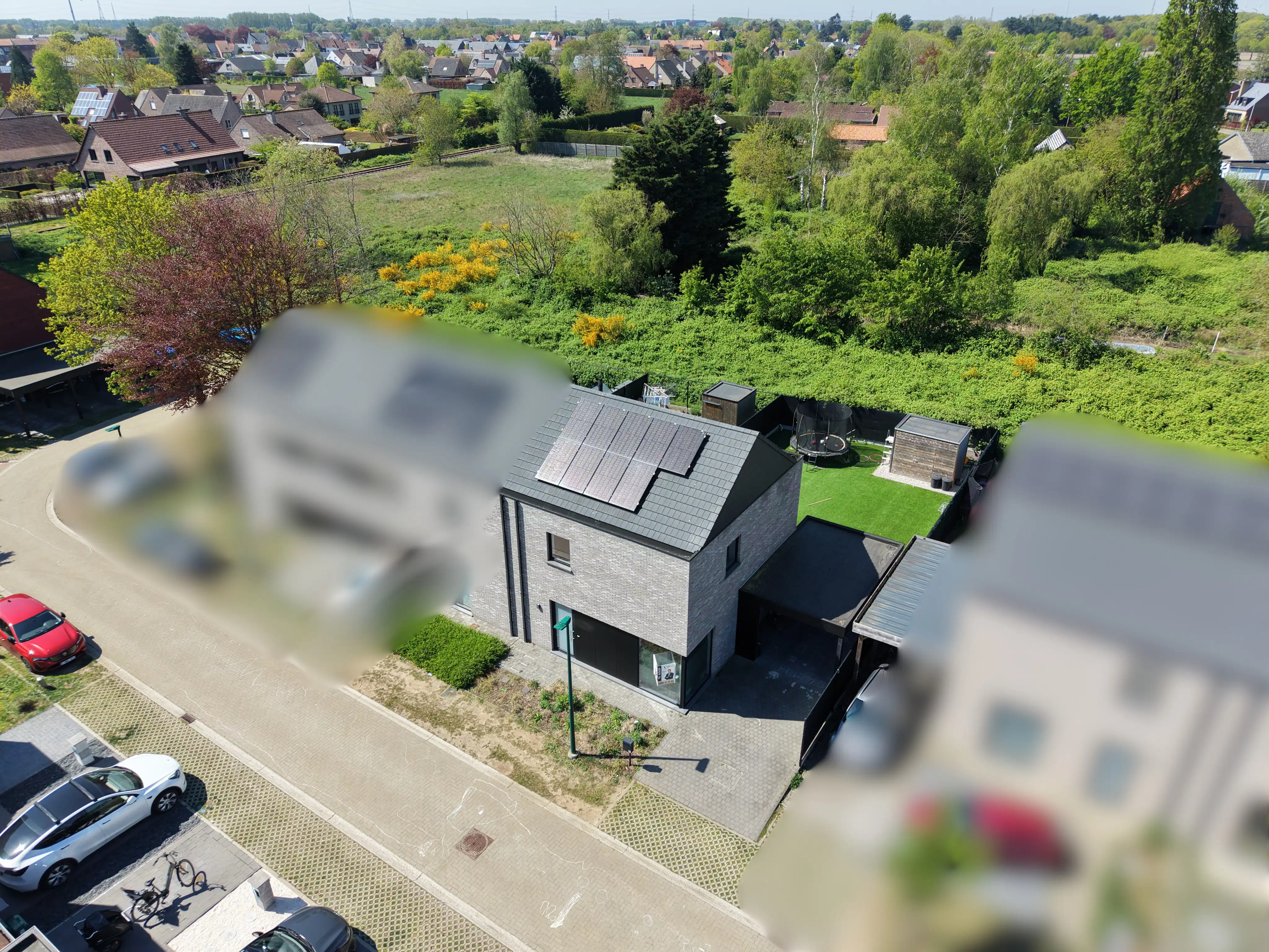 Energiezuinige recente woning in doodlopende straat te Eeklo foto {{pictureIndex}}