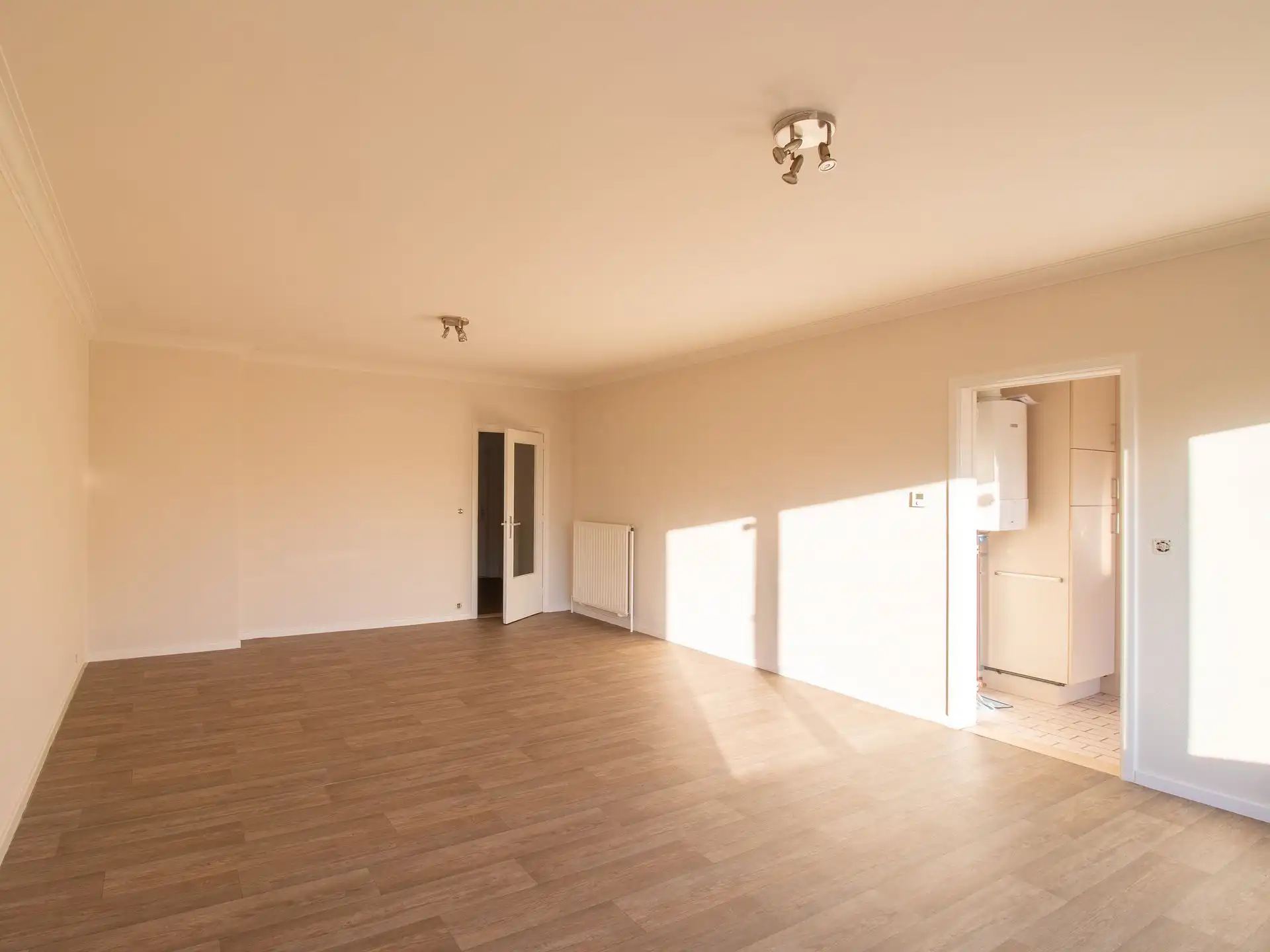 Ruim 2 slaapkamer appartement met garage en zicht op water foto 3