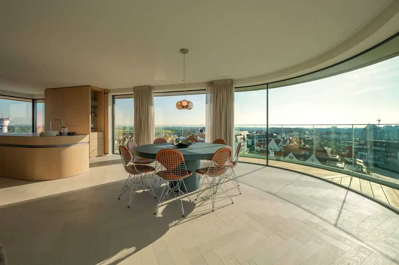 Uitzonderlijk duplex penthouse met een ideale oriëntatie en een fenomenaal panoramisch zicht over de Noordzee, Duinbergen en het Albertstrand foto 3