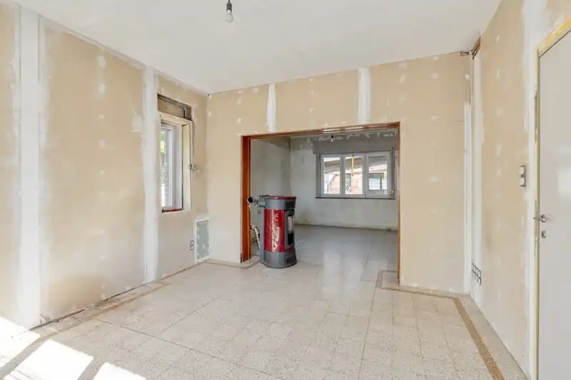 Rustig gelegen gezinswoning met aanpalend een groot bijgebouw op een perceel 9are foto 6