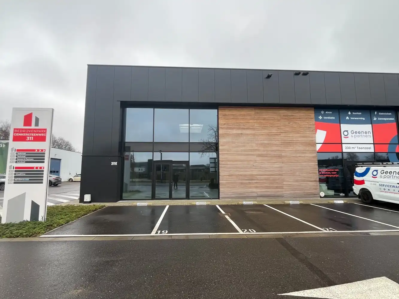 Hoekunit 239m² foto {{pictureIndex}}