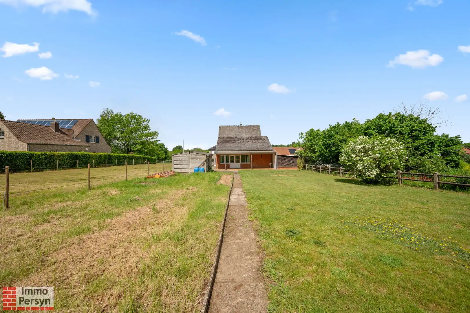 Karaktervolle renovatiewoning met achteruitweg te Messelbroek foto 22