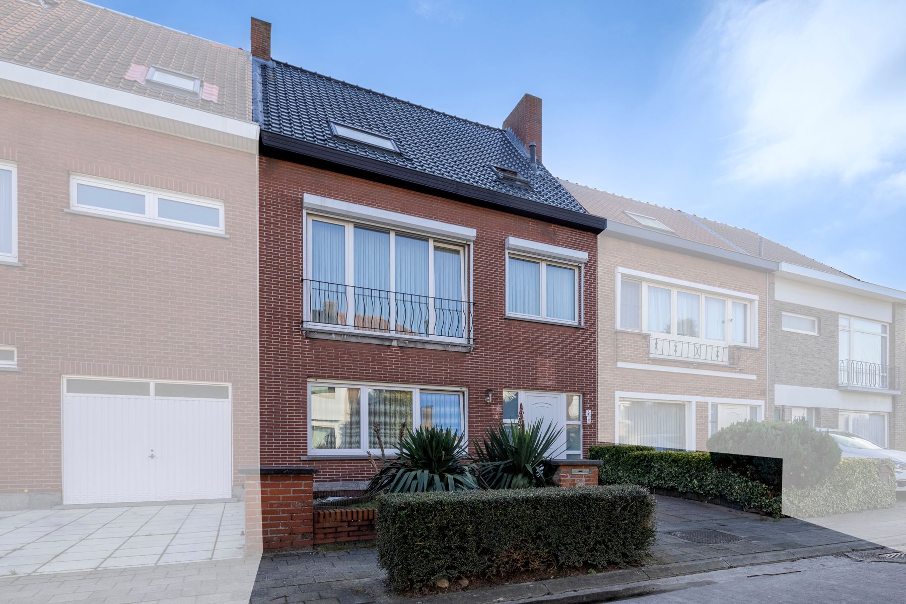 Lichtrijke woning met 5 slaapkamers en tuin te koop! foto {{pictureIndex}}