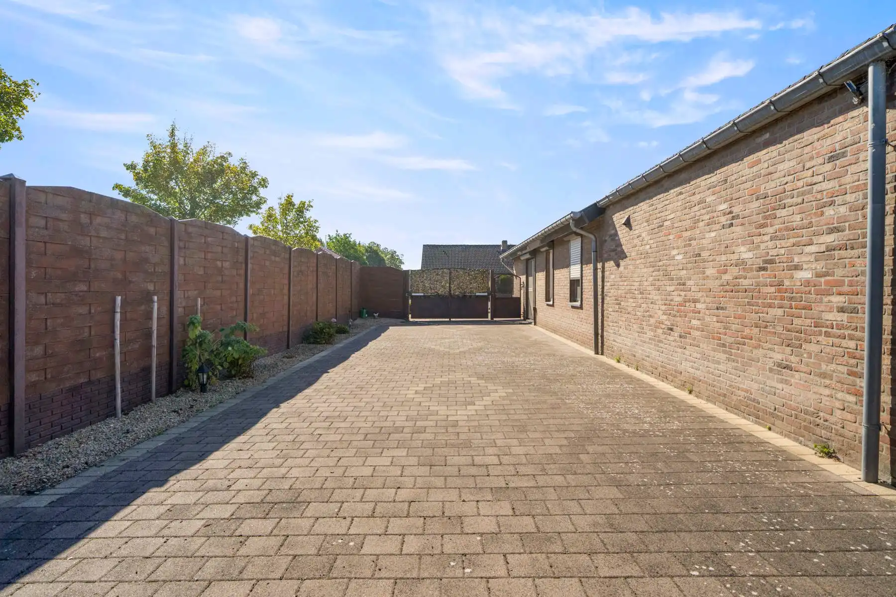 Gelijkvloerse woning met 4 slaapkamers en zonnepanelen  foto 5