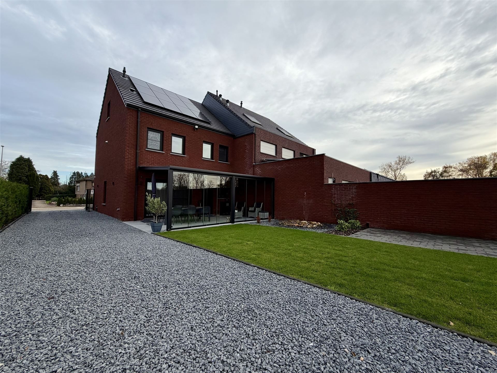 Hoogwaardig afgewerkte nieuwbouwwoning! foto 28