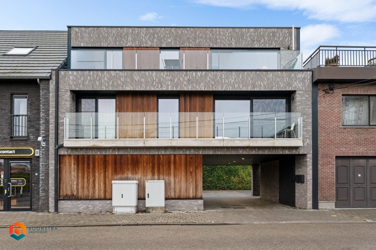 Energiezuinig appartement met 2 slpkrs, terras en autostaanplaats te Putte foto {{pictureIndex}}