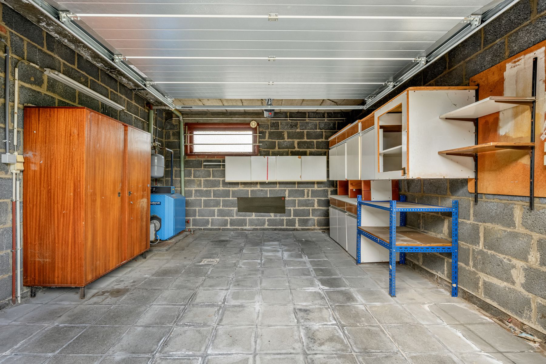 Goed onderhouden woning met 3 kamers, 2 garages en tuin. foto 12