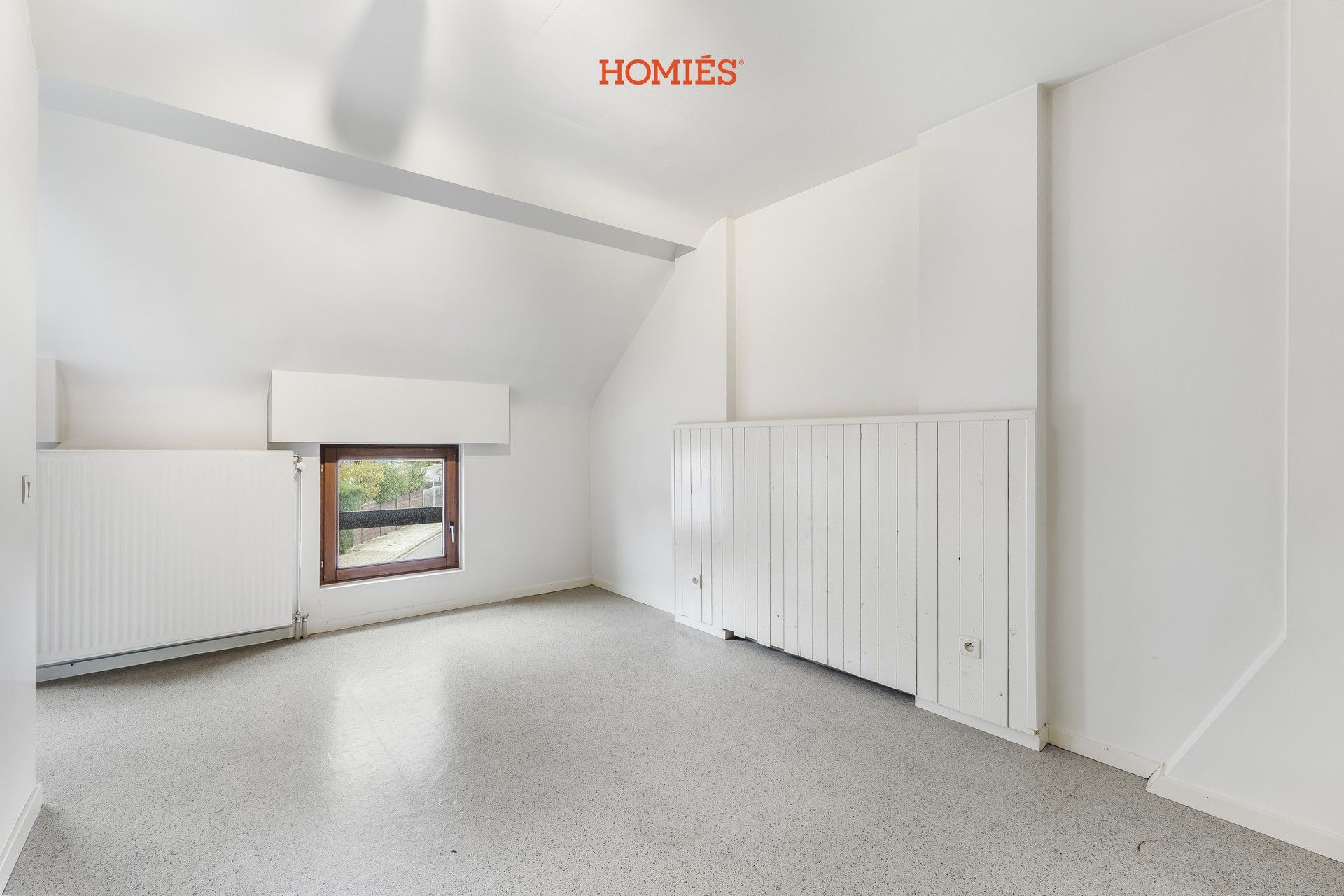 Te renoveren woning met veel potentieel foto 9