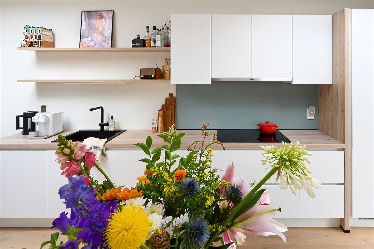 Supergezellige gerenoveerde woning met zij-ingang foto {{pictureIndex}}