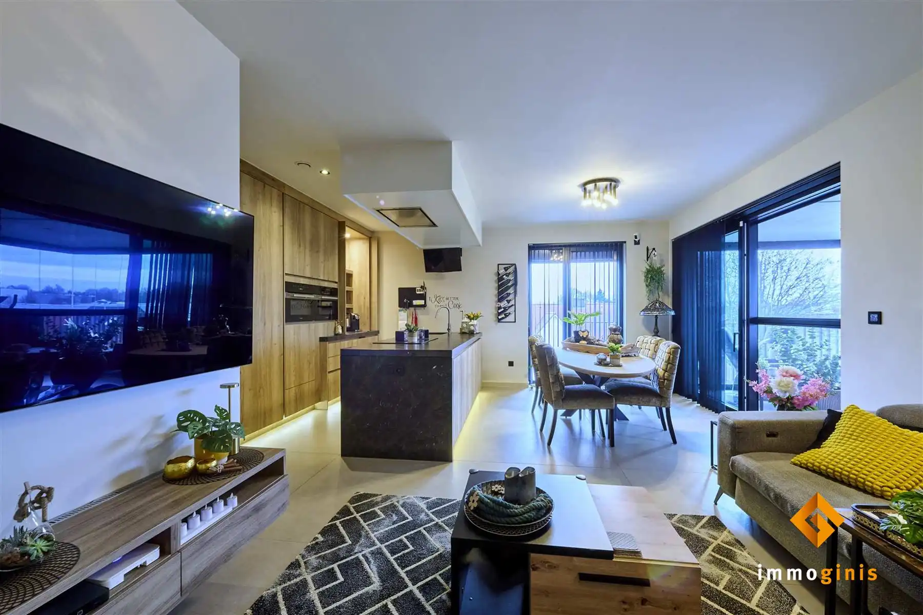 Luxueus 3-slaapkamerappartement met zéér ruim terras, gelegen op de 2e verdieping. foto 3