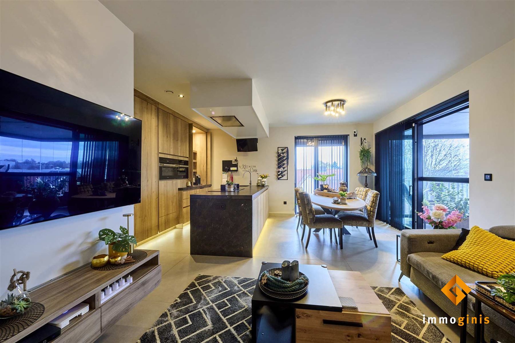 Luxueus 3-slaapkamerappartement met zéér ruim terras, gelegen op de 2e verdieping. foto 3