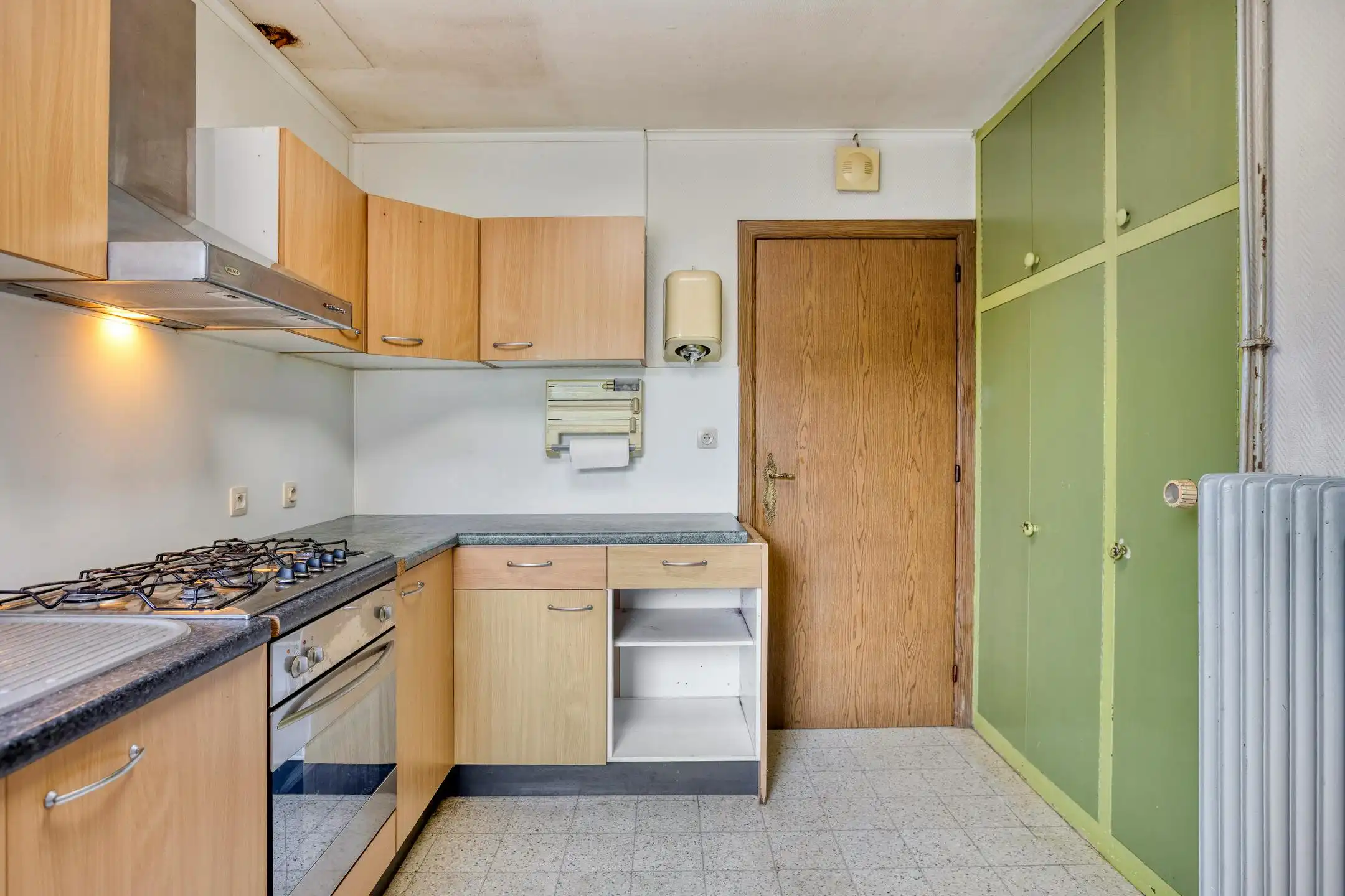 Gelijkvloers huis te koop met 3 slaapkamers, garage en tuin foto 8