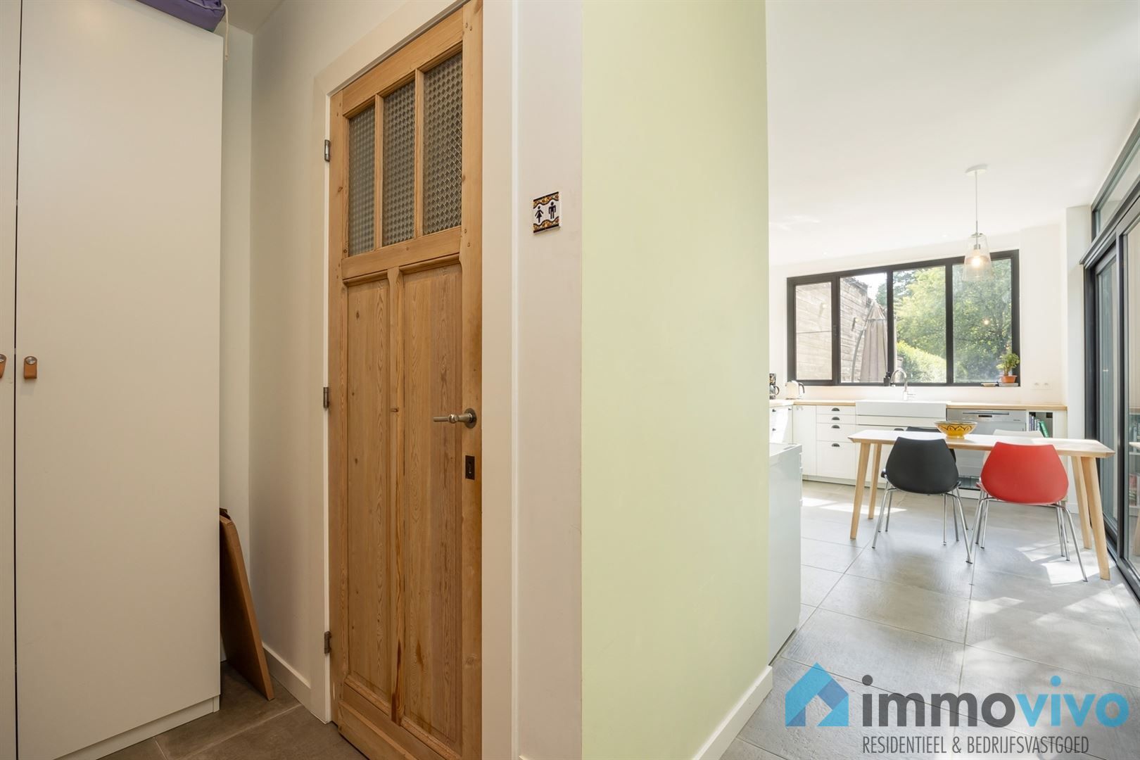 Ruime gerenoveerde woning met 4 slaapkamers op 615 m² foto 3