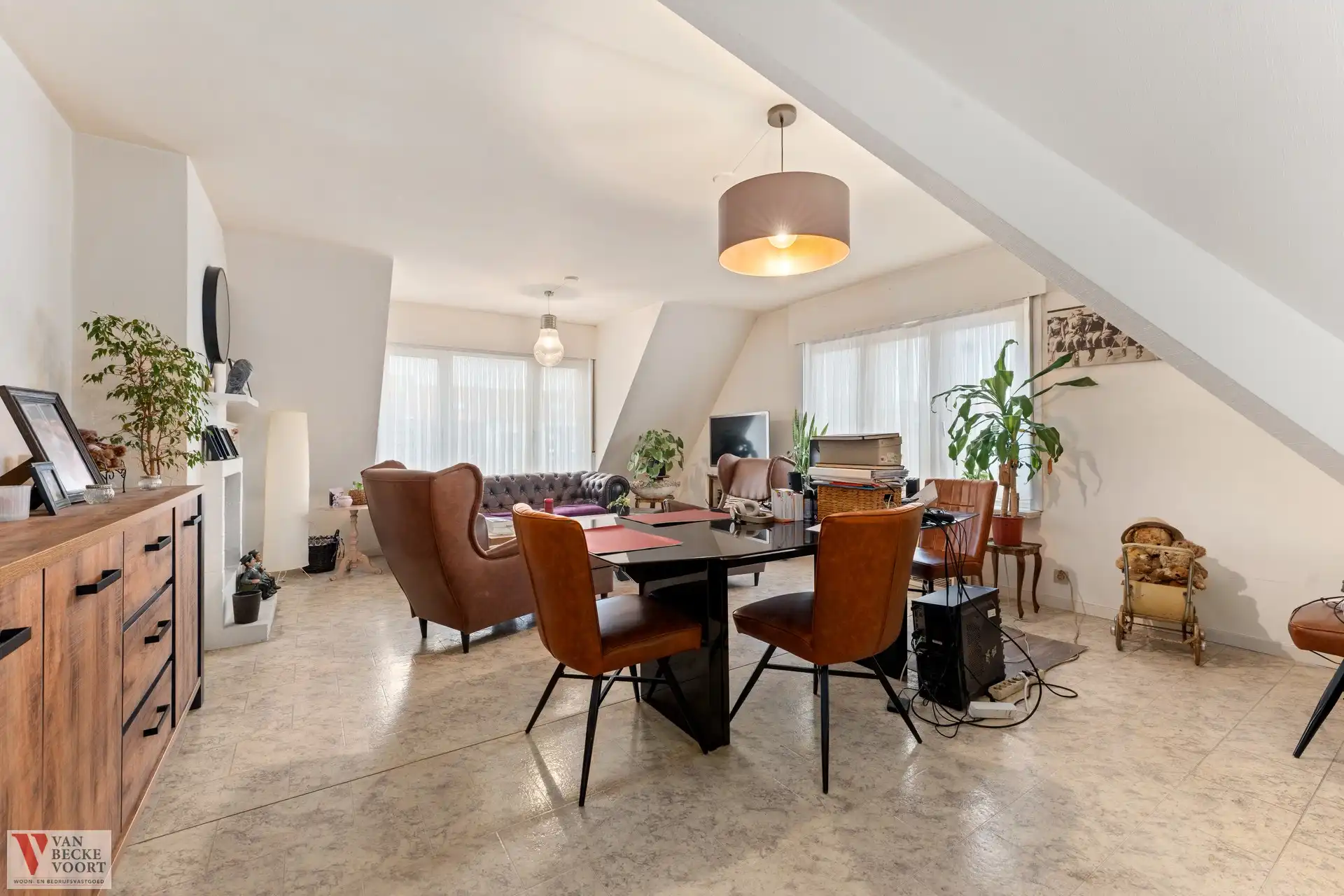 Halfopen woning opgedeeld in 2 units foto 15