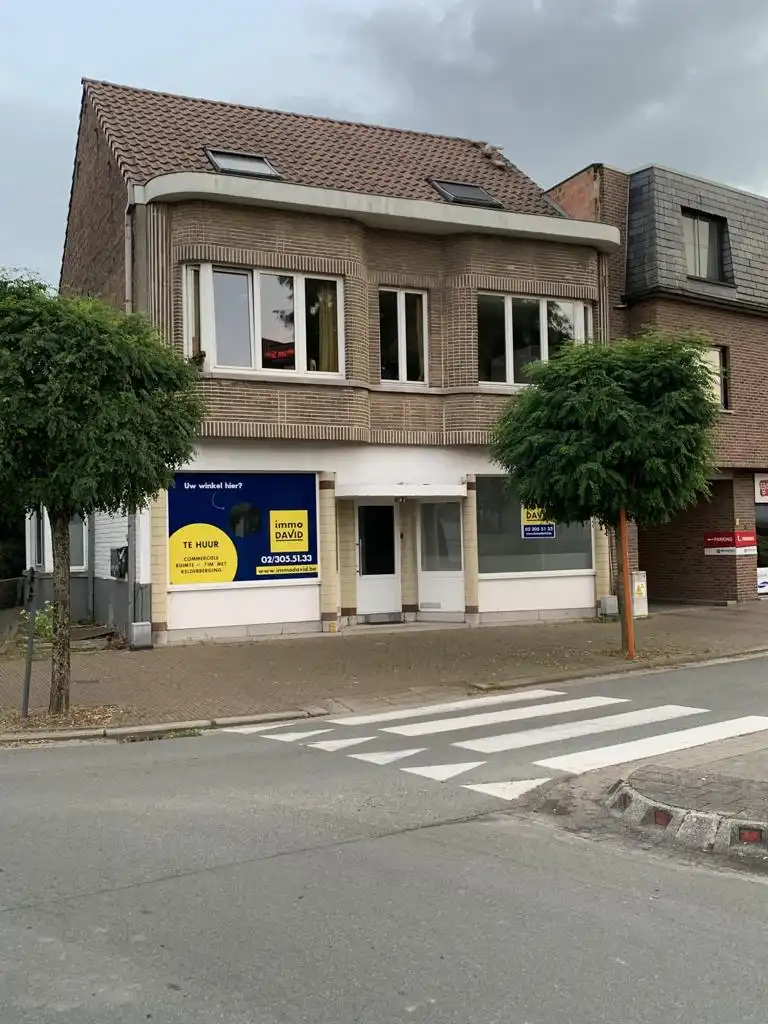 Commercieel gelijkvloers van +/- 71m² te Ternat! foto {{pictureIndex}}