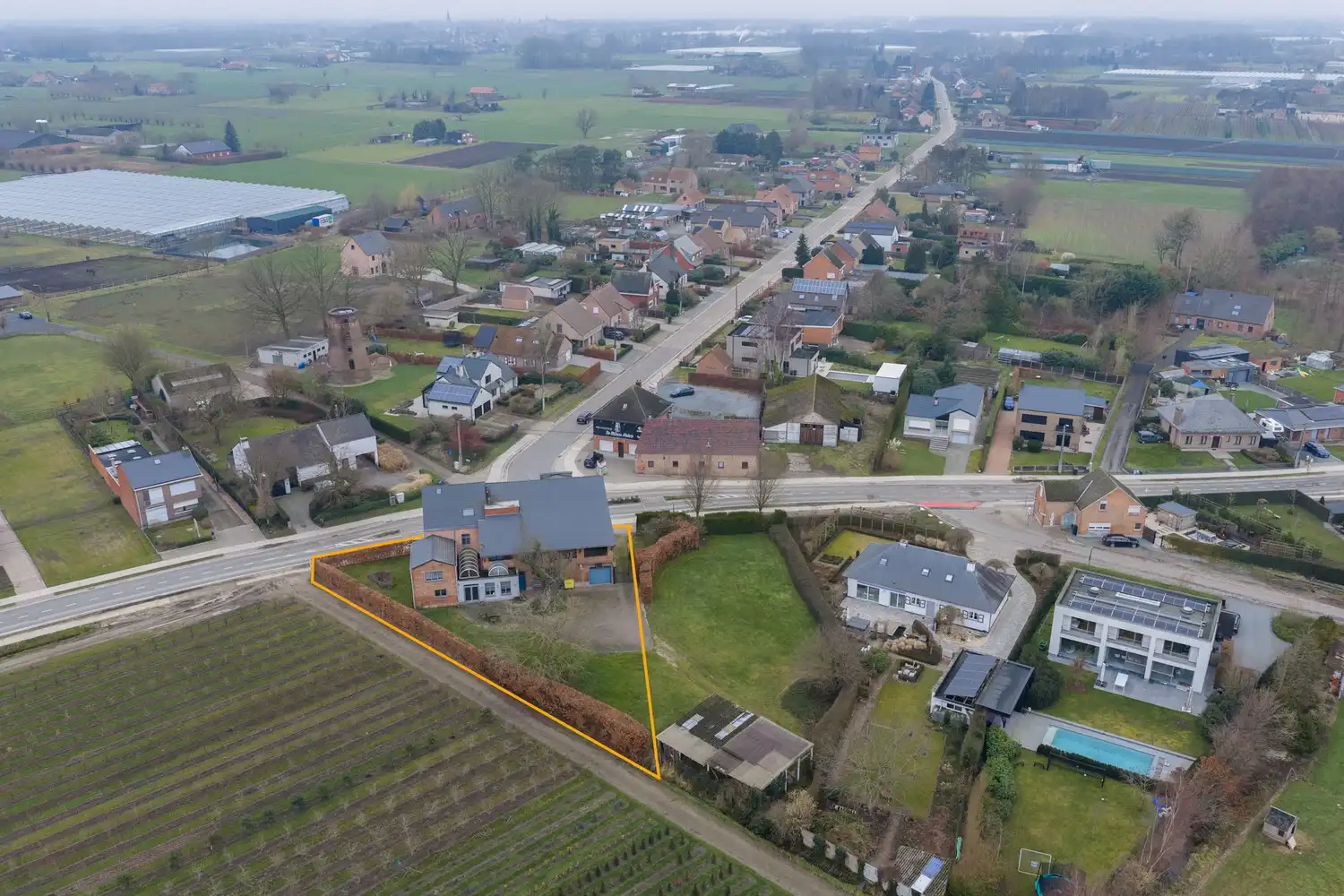 Zonevreemde woning met magazijn te Putte foto 32