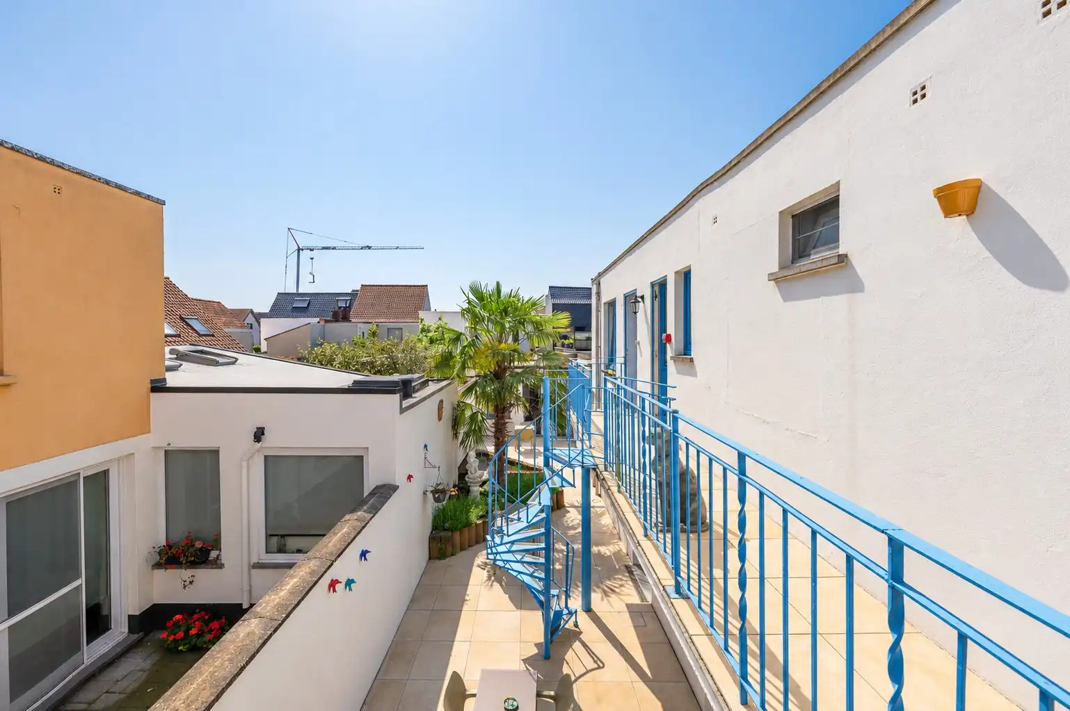 TE KOOP – Verhuurde B&B met 7 kamers én privé-woonst voor uitbaters in hartje De Haan. foto 51
