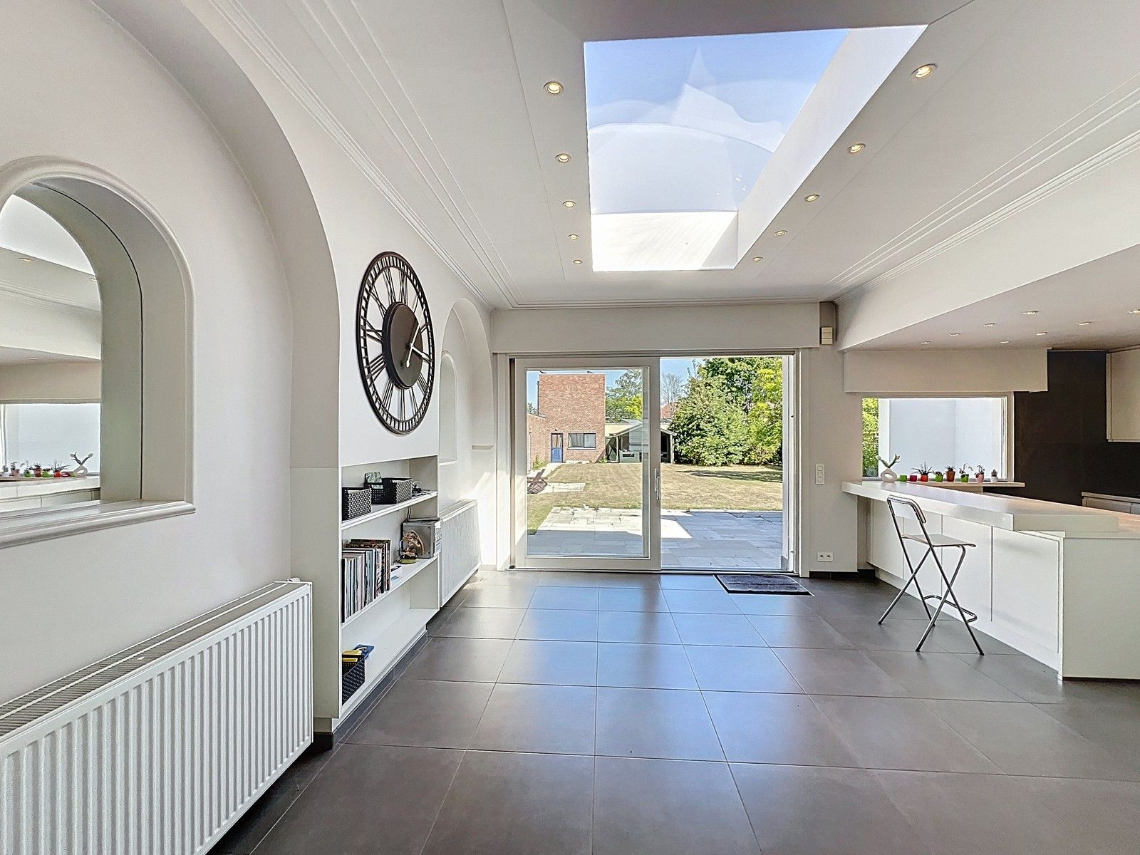 Prachtig HERENHUIS (met o.a. 5 slpk, garage en tuin), apart KANTOOR-gebouw en 630 m2 MAGAZIJNEN op zeer goede ligging te KORTRIJK ! foto 8