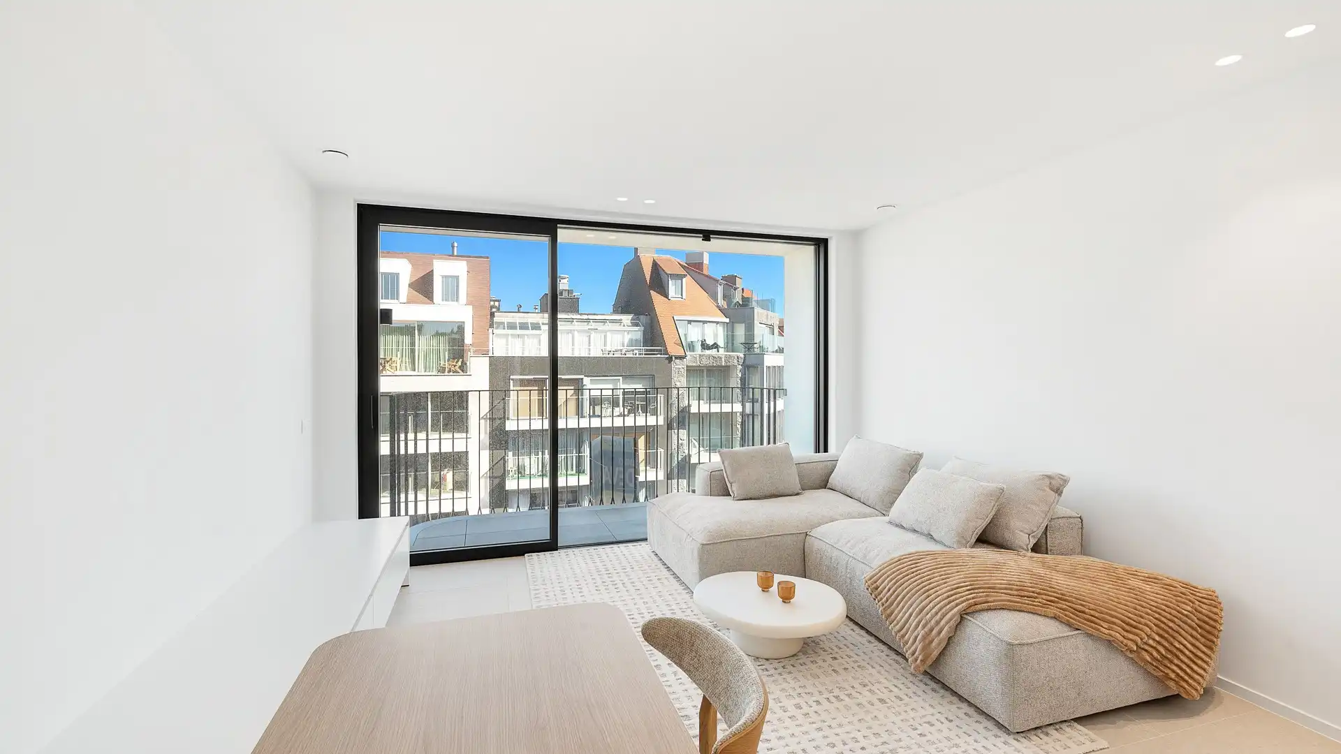 Prachtig nieuwbouw appartement met zijdelings zeezicht in het centrum van Knokke. foto 2