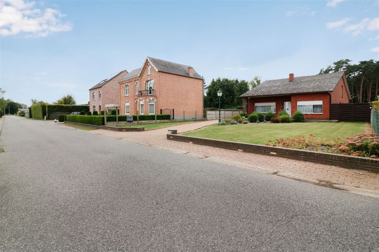 Vrijstaande woning op ruim perceel in een verkeersvrije zijstraat foto 50